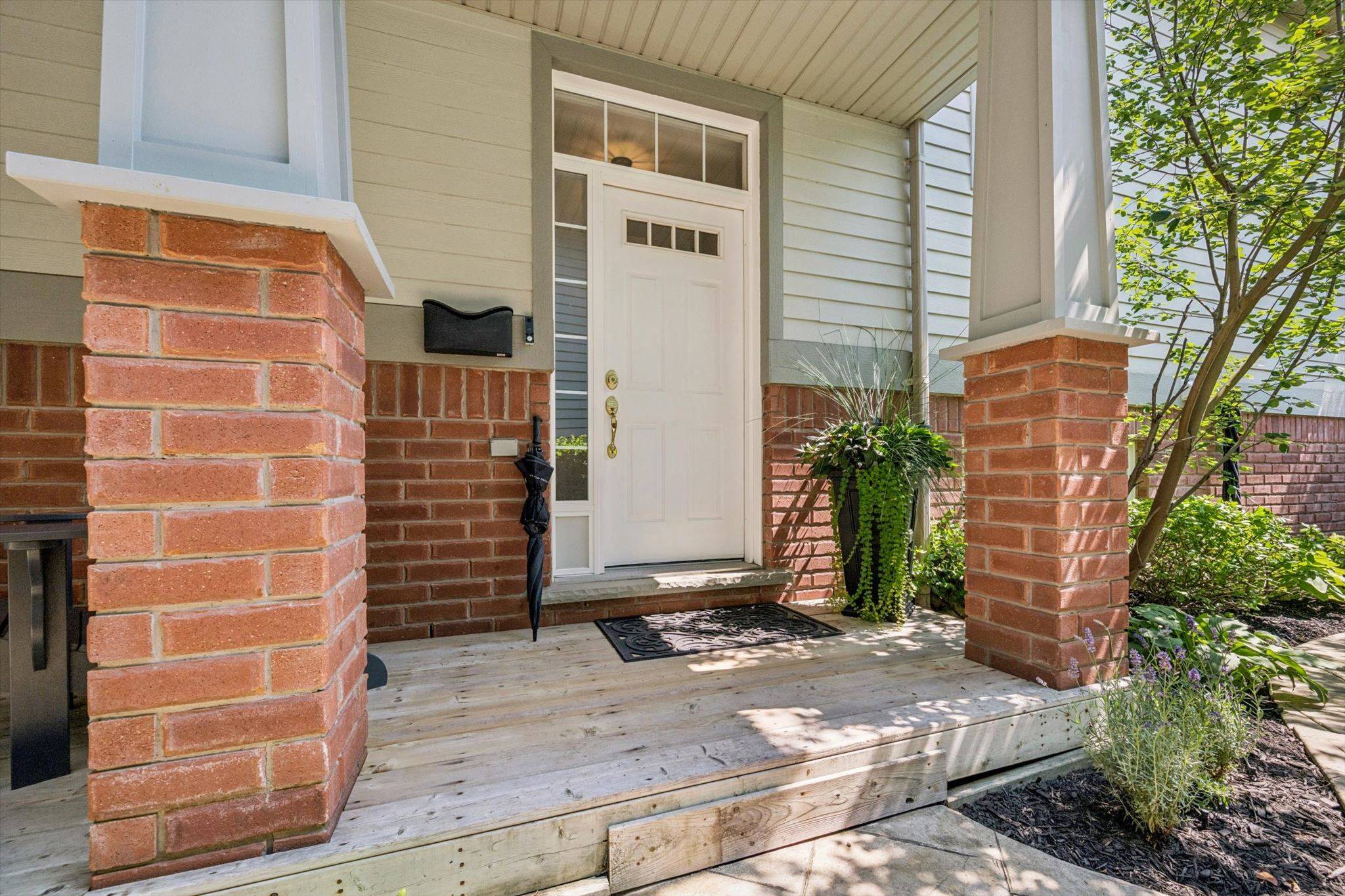 263 Plains RD W #5, Burlington, ON L7T 1G1
