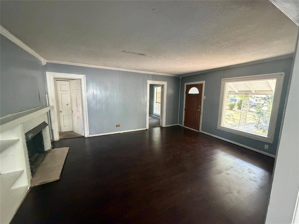 2409 W Amherst Avenue, Dallas, TX 75235