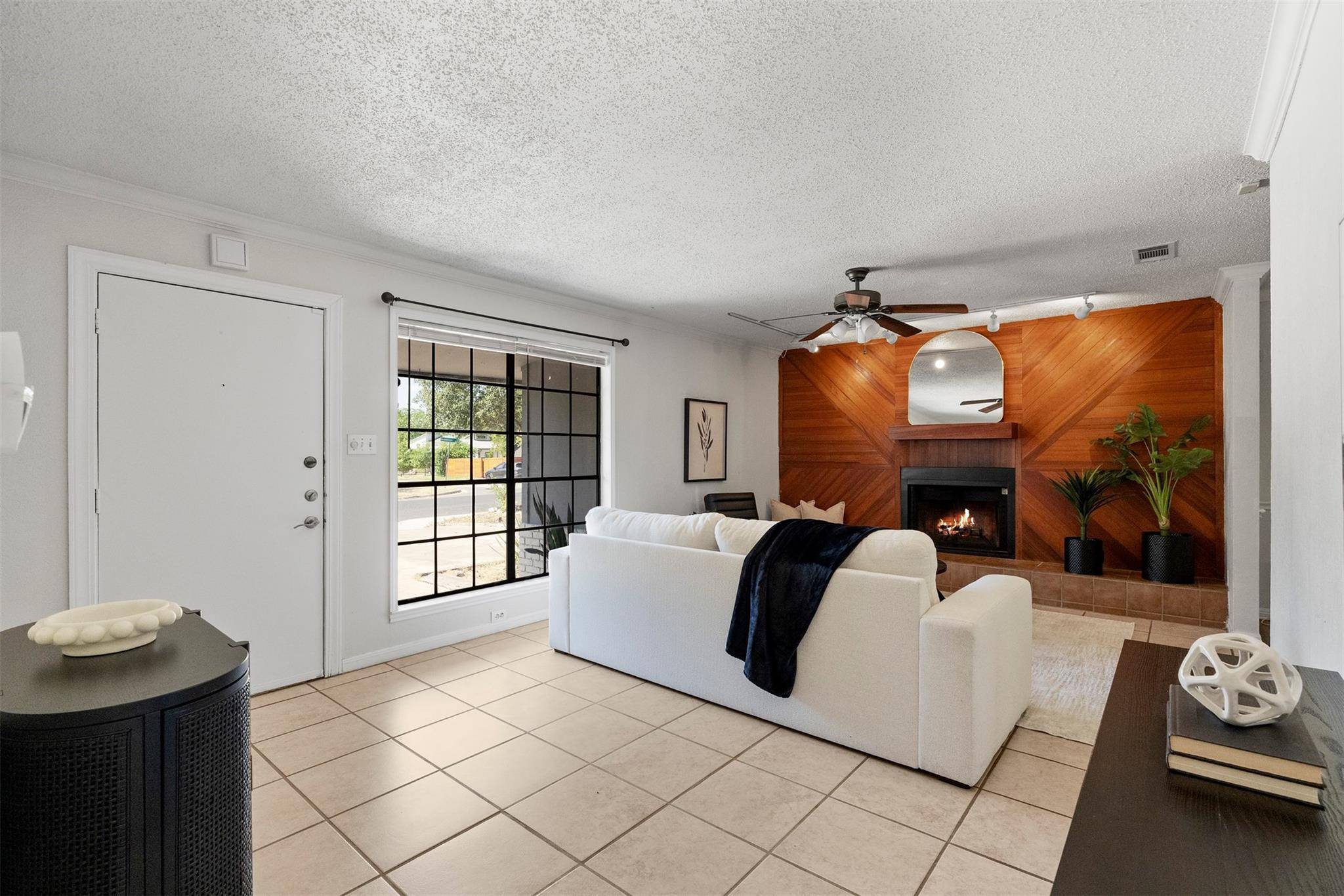 1612 Broadmoor DR, Austin, TX 78723