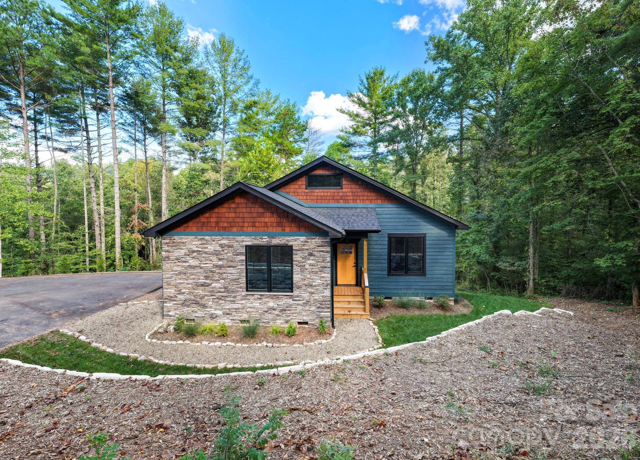 22 Deep Woods RD, Weaverville, NC 28787