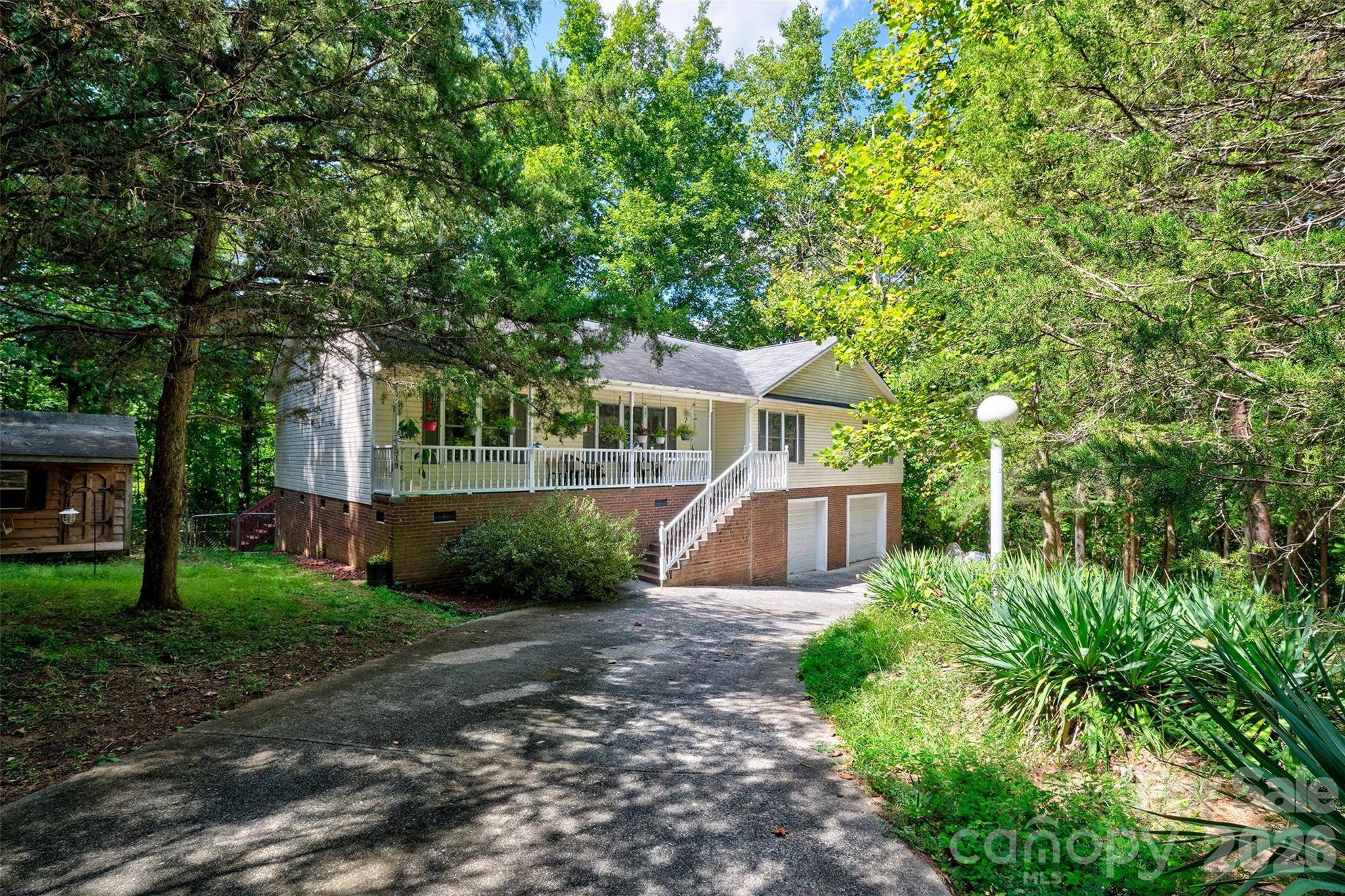 319 Don Mccarter DR, Clover, SC 29710