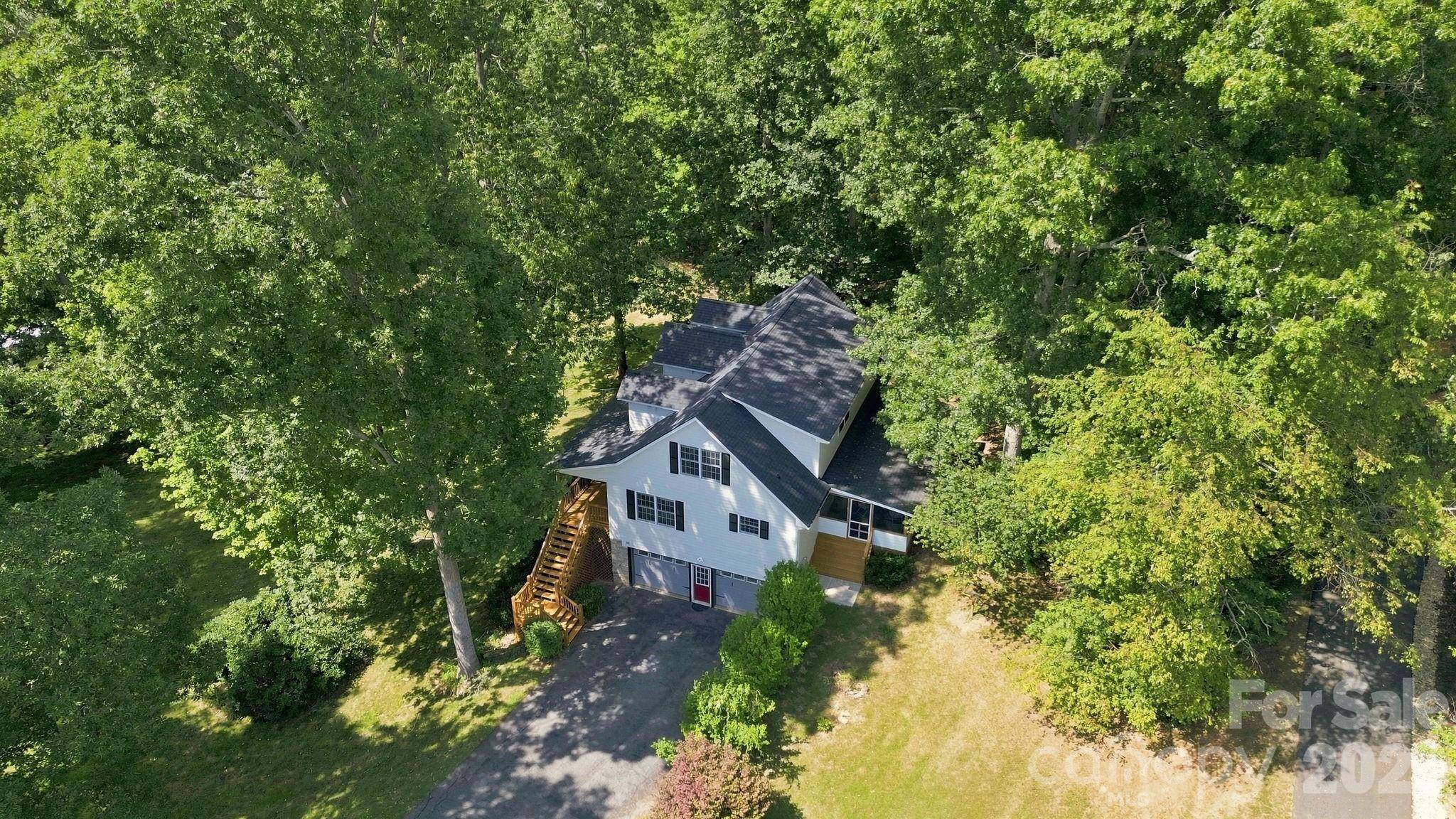 95 Holly Ridge RD, Waynesville, NC 28786