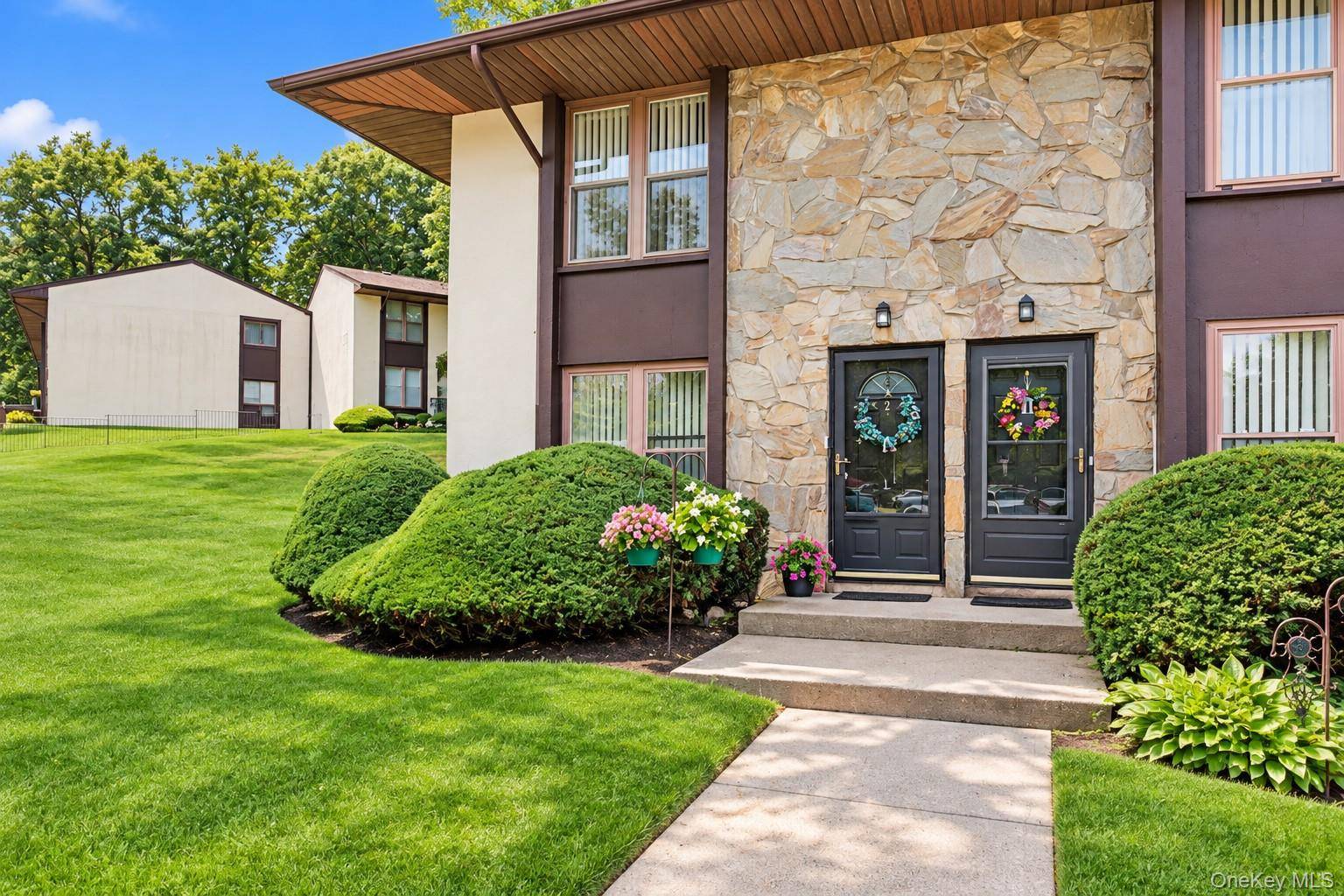 2 Hemlock CT #2, Selden, NY 11784