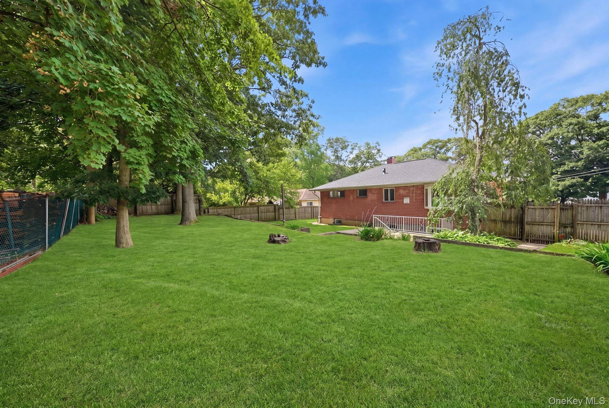 5 Robin RD, Selden, NY 11784