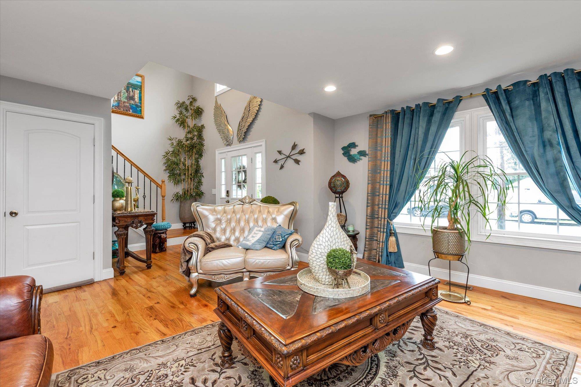 6 Belmont CT, Amityville, NY 11701