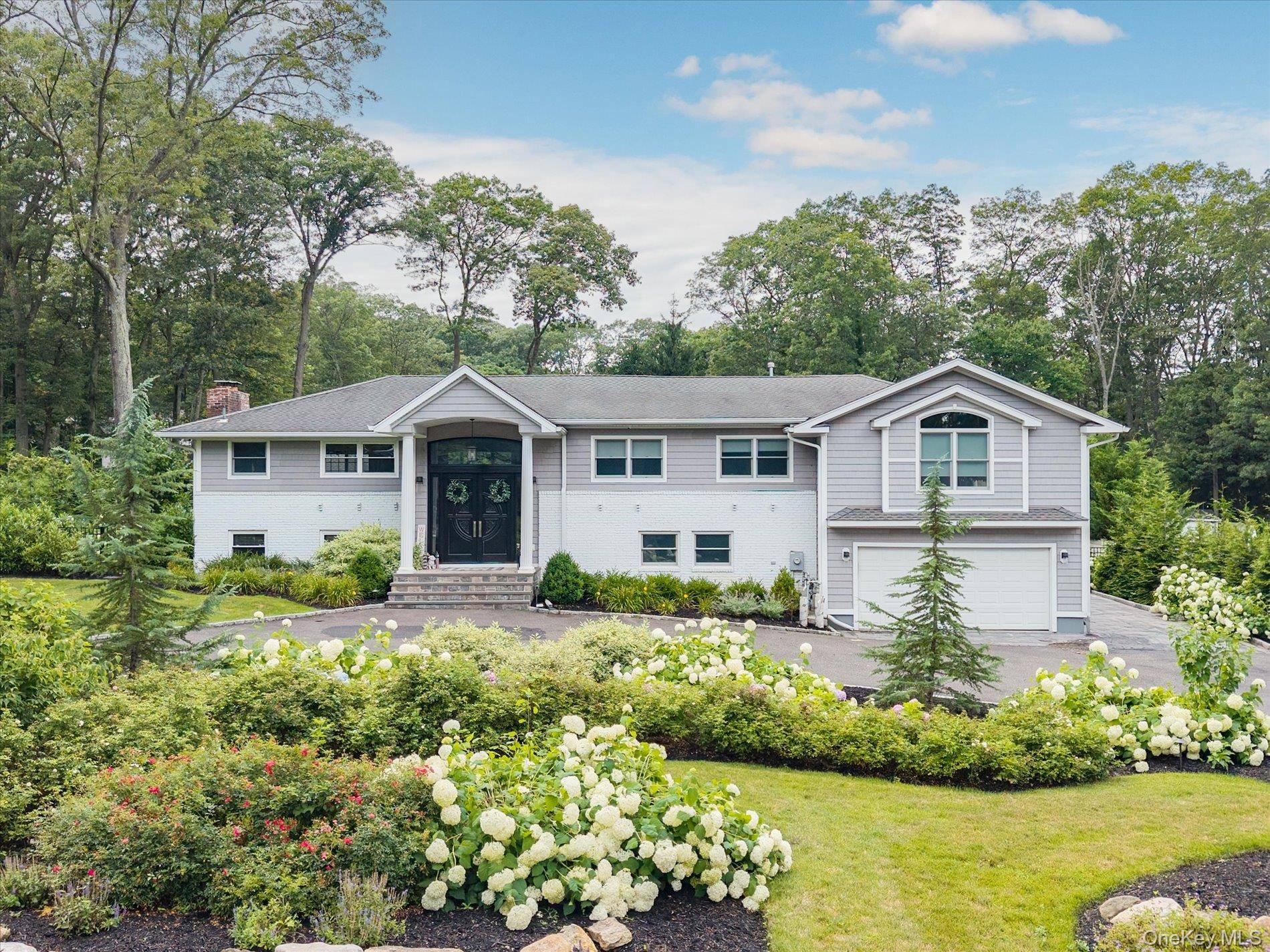 22 Beaumont DR, Melville, NY 11747