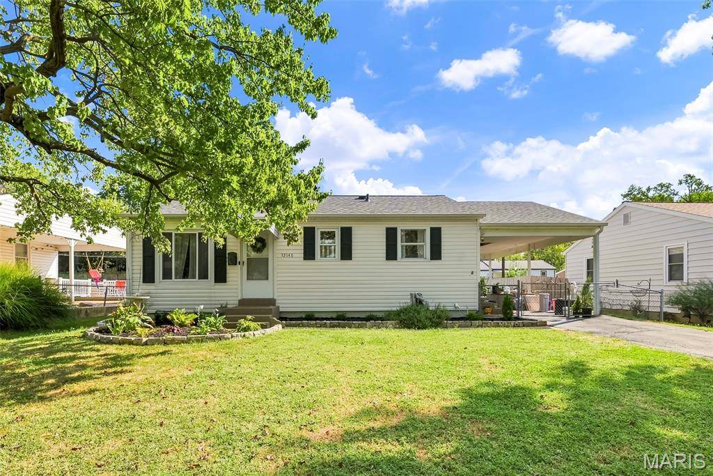 12148 Sunnycrest PL, Maryland Heights, MO 63043