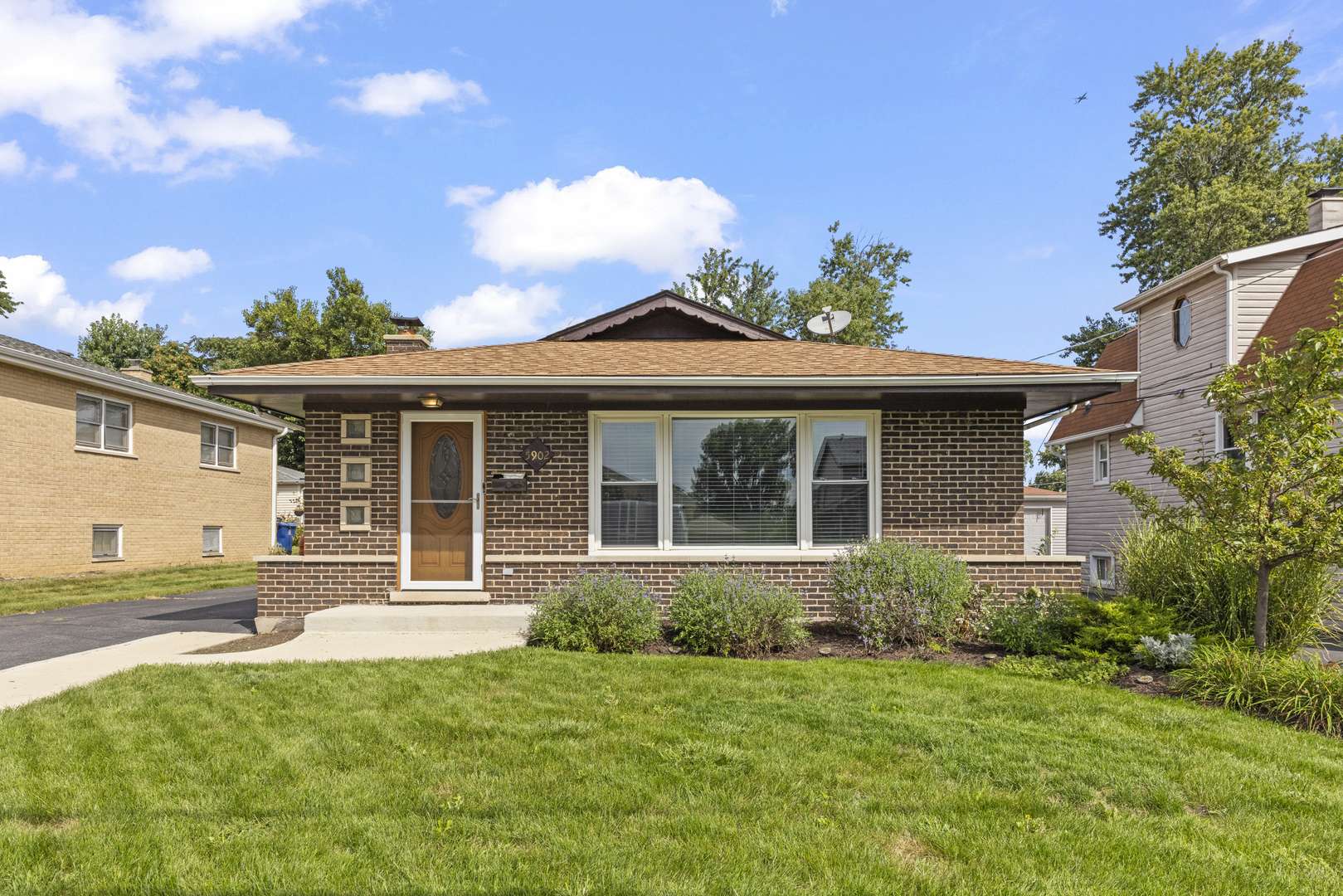 5902 W Maple AVE, Berkeley, IL 60163