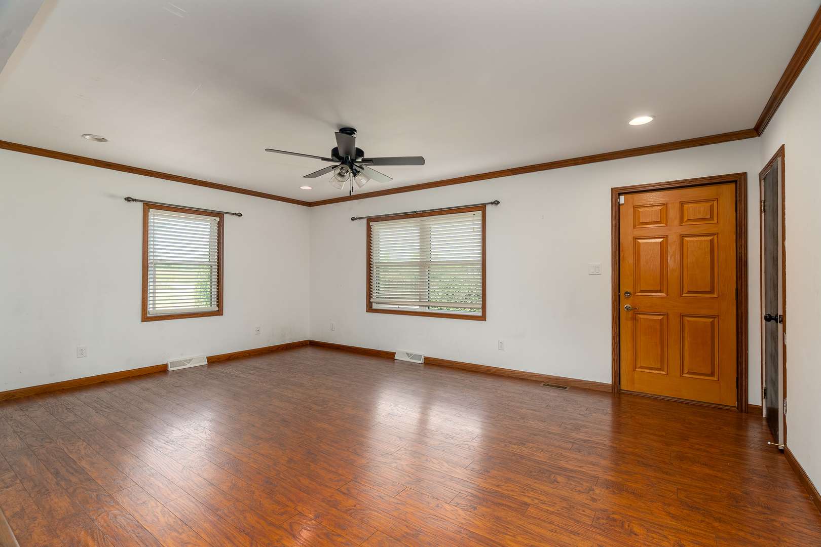 325 Butler RD, Harrisburg, IL 62946