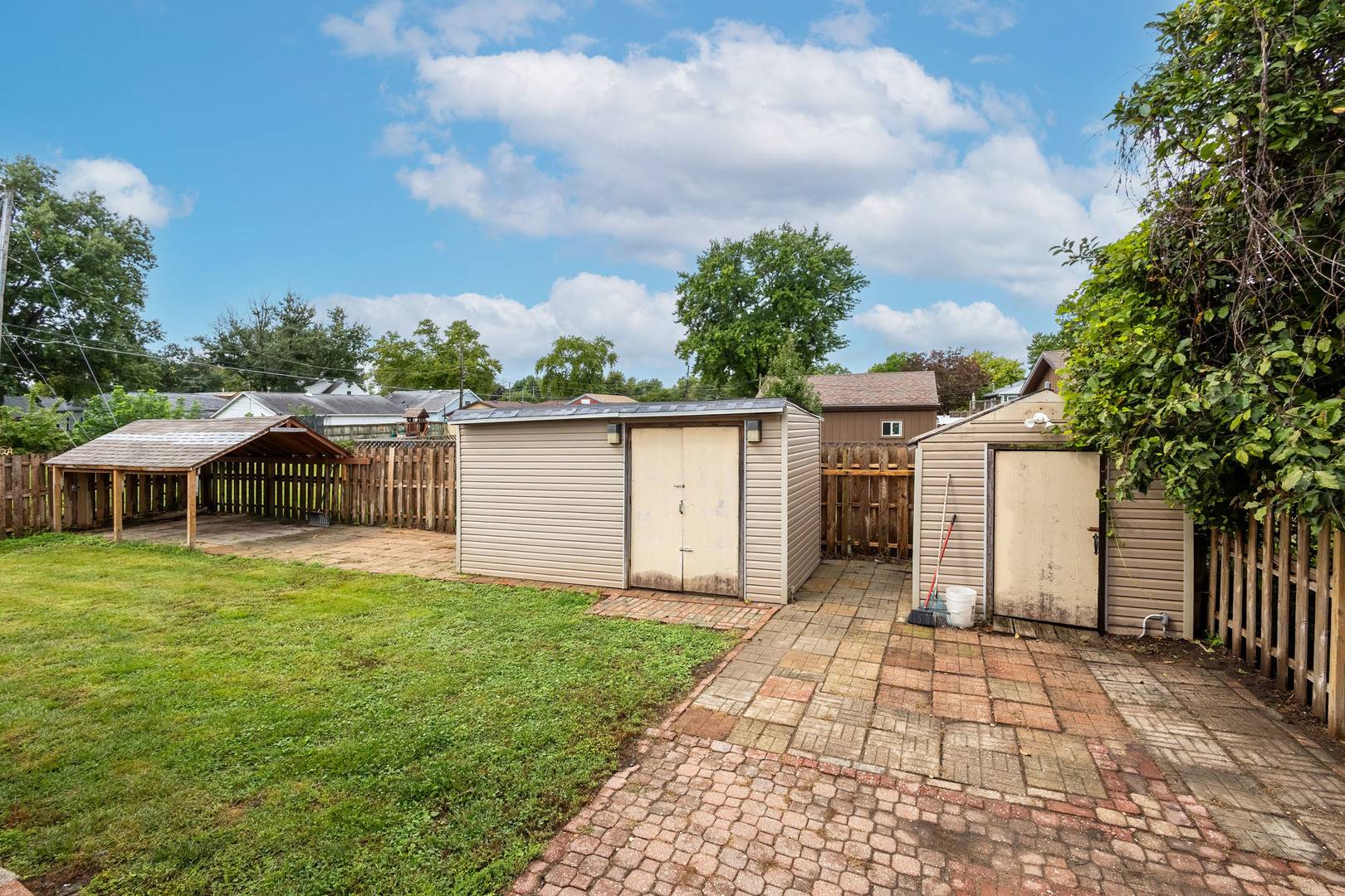 4205 8 1/2 ST, East Moline, IL 61244
