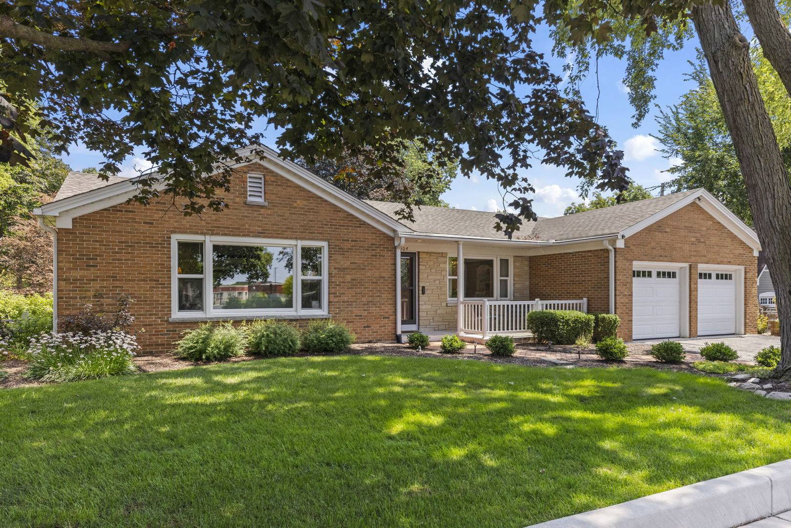 304 S Loomis ST, Naperville, IL 60540