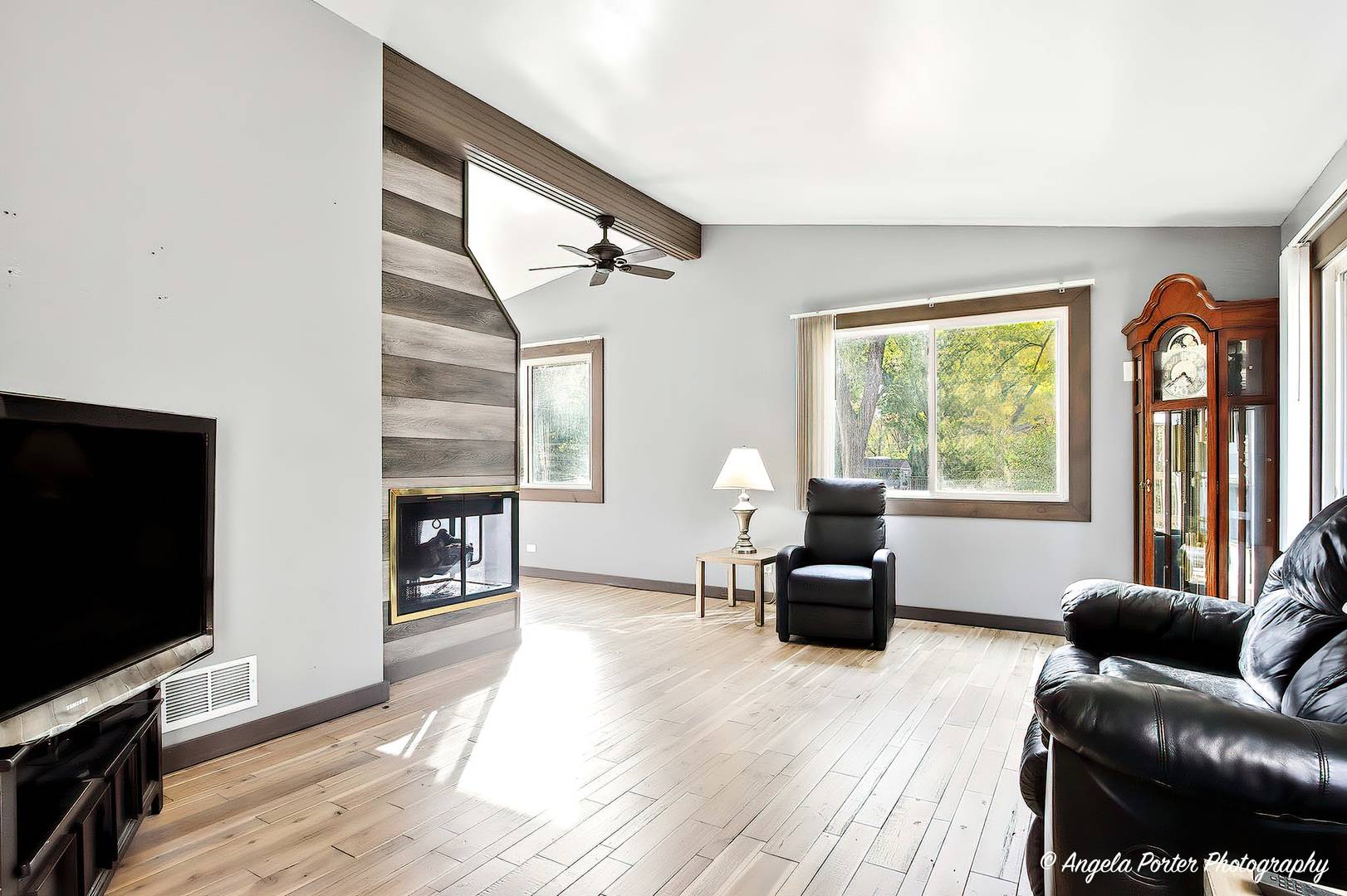 34679 N Hiawatha TRL, Mchenry, IL 60051
