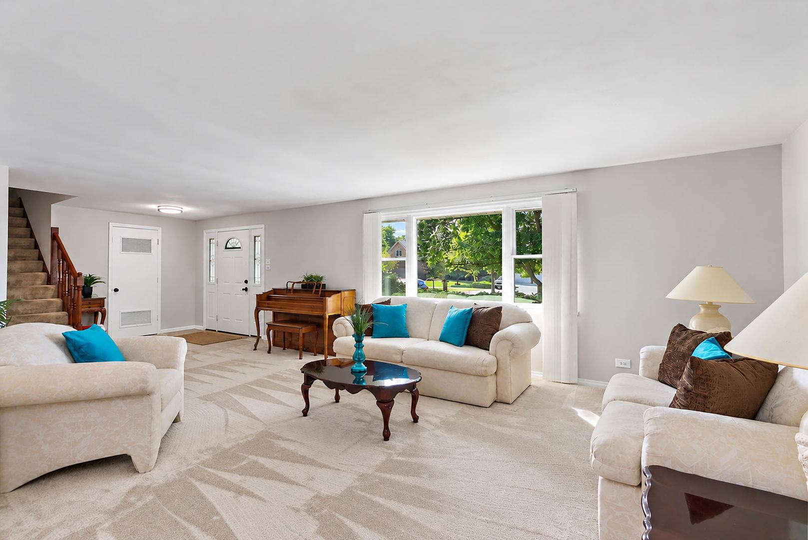 31 S Salem DR, Schaumburg, IL 60193