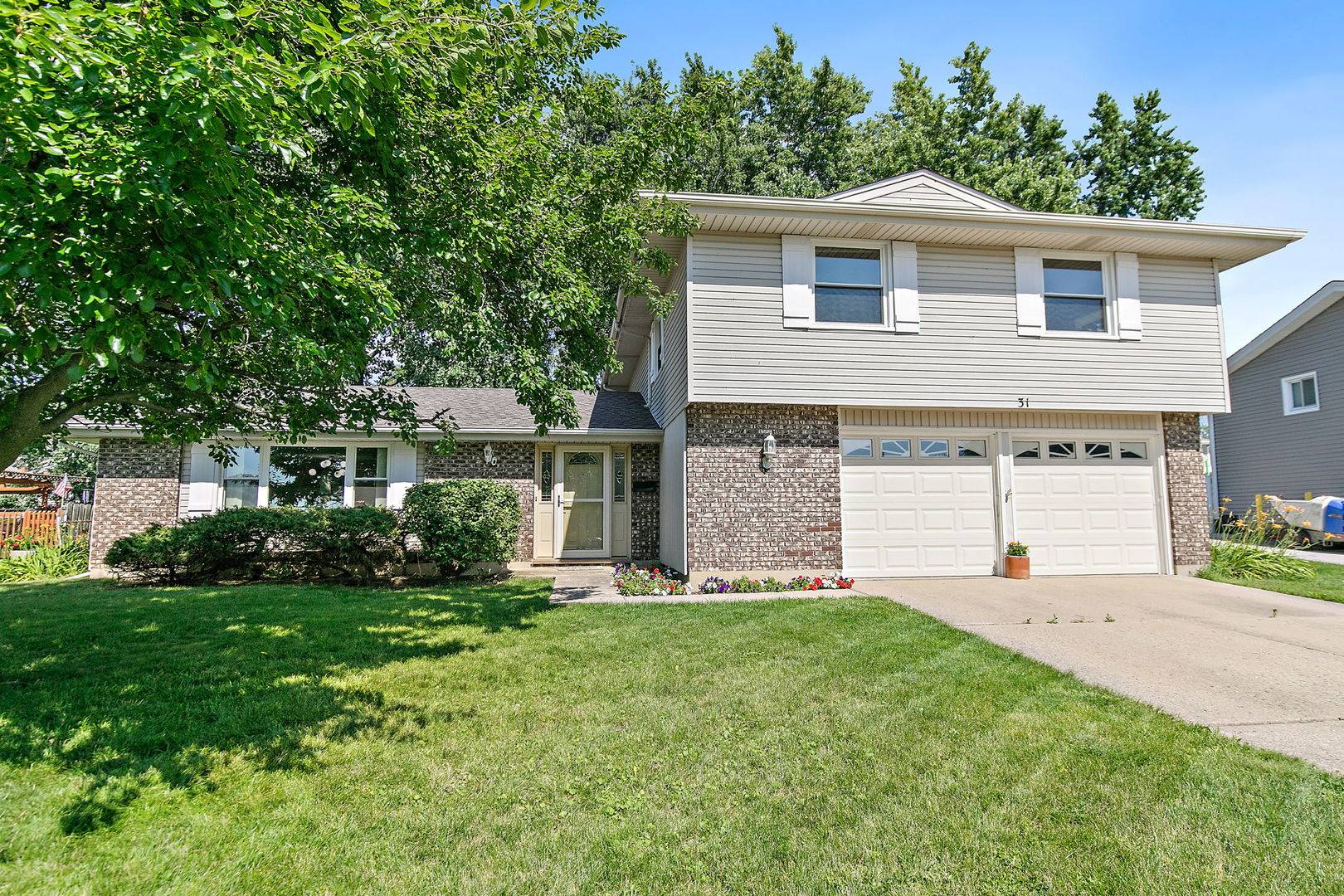 31 S Salem DR, Schaumburg, IL 60193