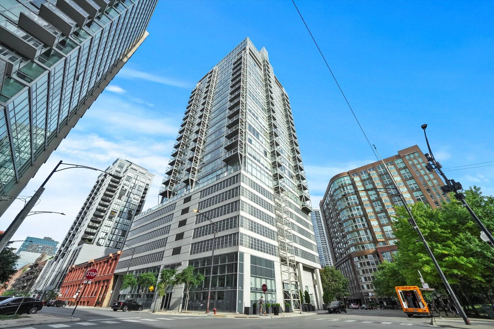 653 N Kingsbury ST #1207, Chicago, IL 60654