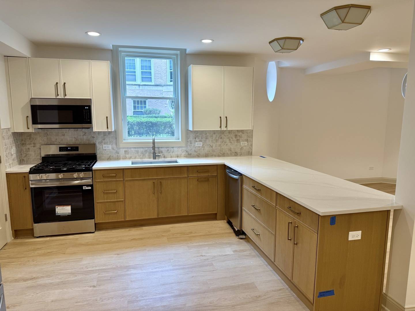 531 Hinman AVE #B-0, Evanston, IL 60202