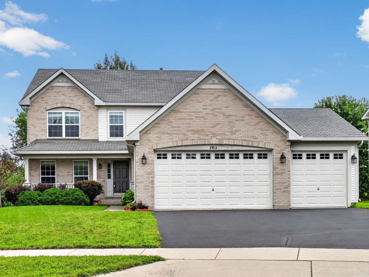 1911 Cameron DR, Hampshire, IL 60140