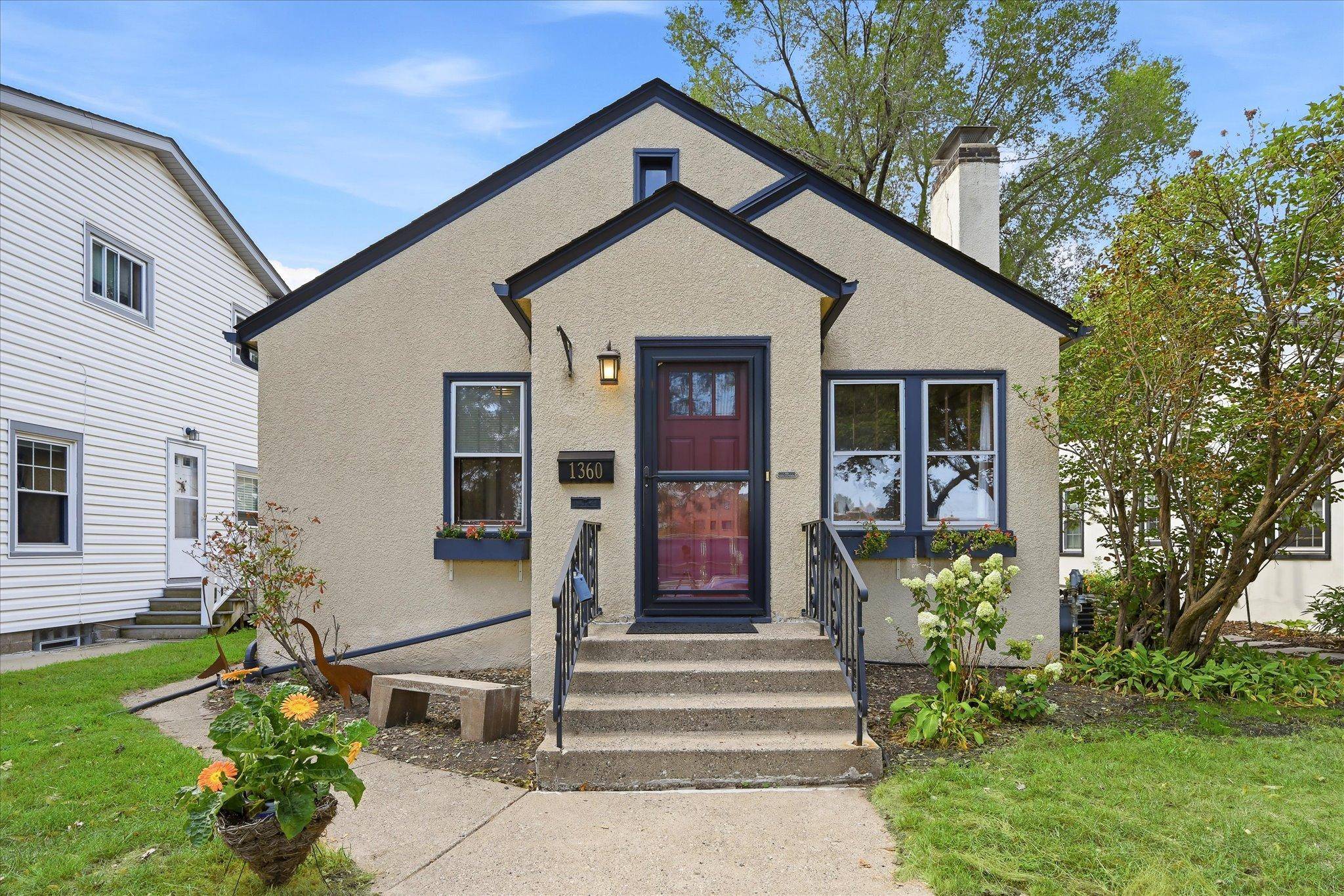 1360 Hartford AVE, Saint Paul, MN 55116