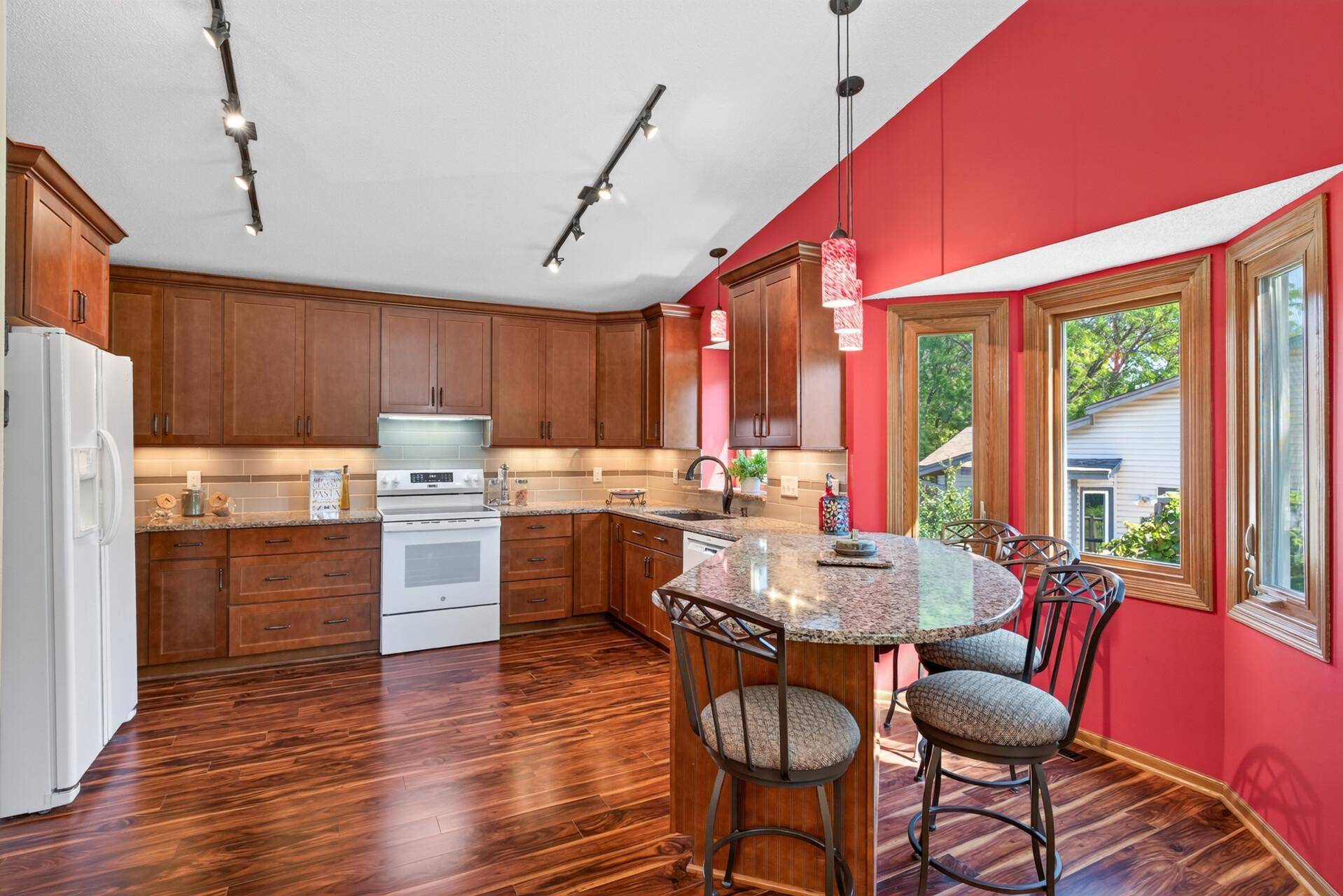 8068 Lower 147th ST W, Apple Valley, MN 55124