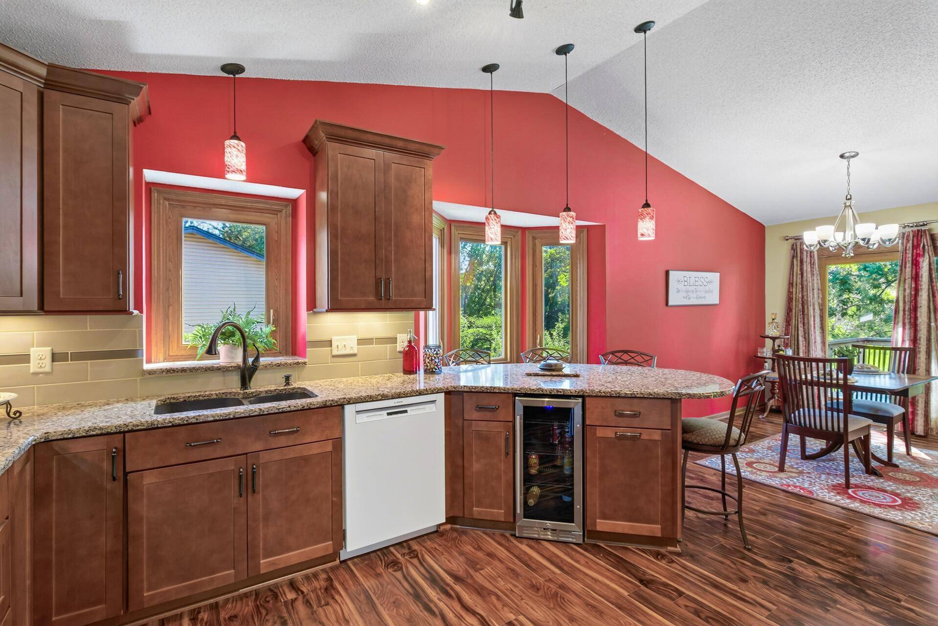8068 Lower 147th ST W, Apple Valley, MN 55124