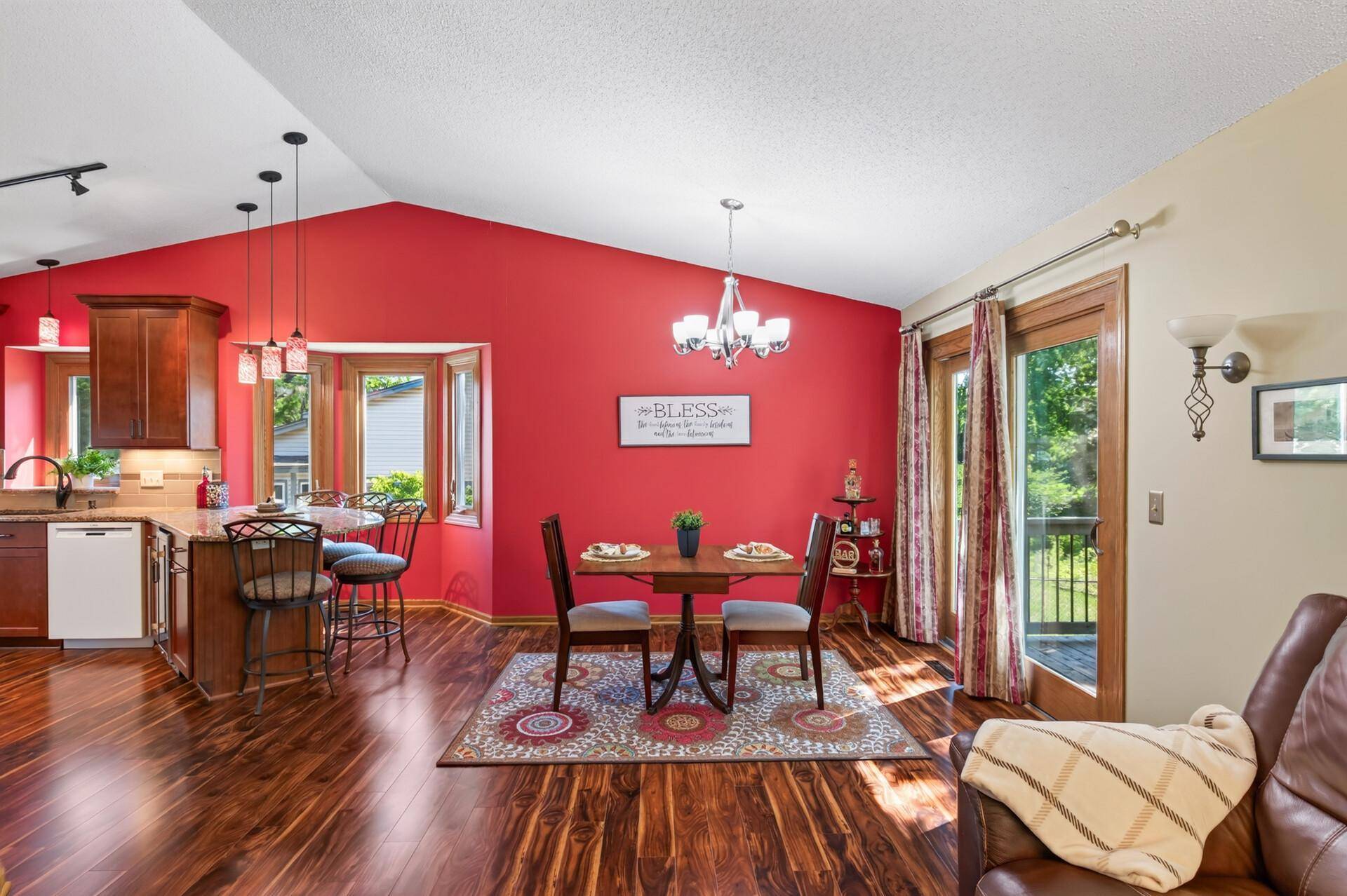 8068 Lower 147th ST W, Apple Valley, MN 55124