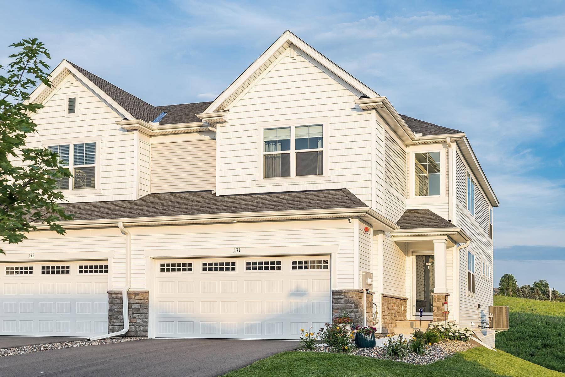 131 Huntington DR, Waconia, MN 55387