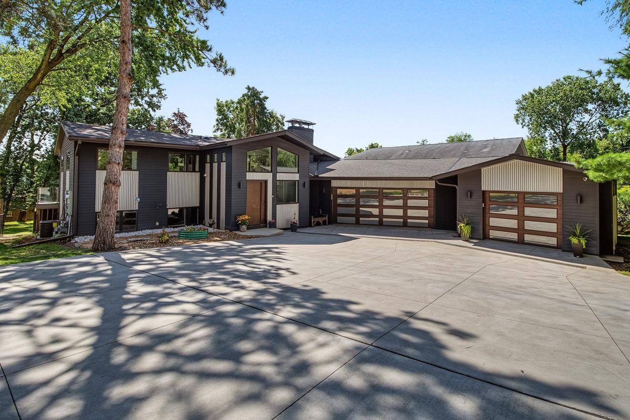 2968 W Owasso BLVD, Roseville, MN 55113