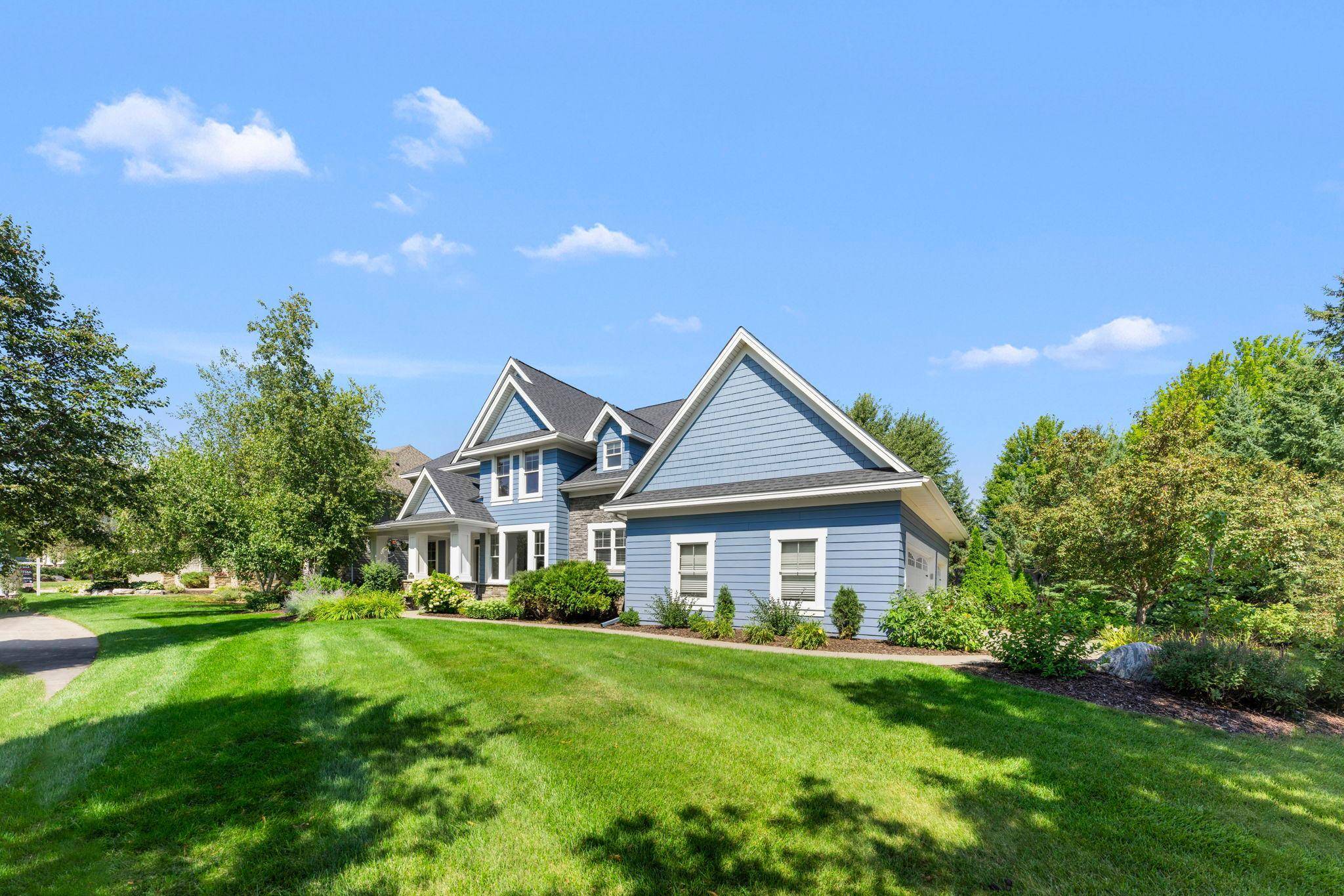 10930 Bentwater LN, Woodbury, MN 55129