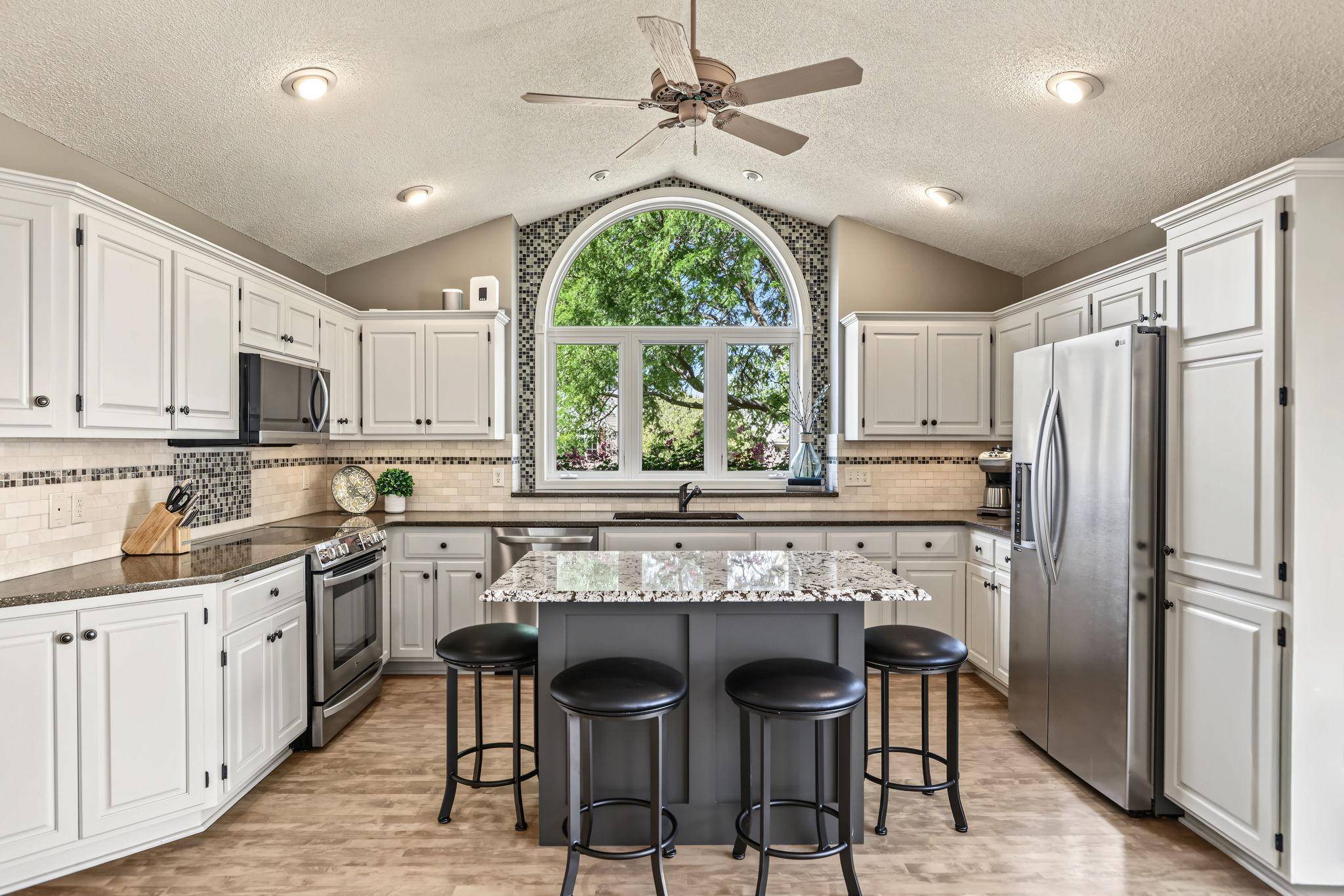 16080 Harmony TRL, Lakeville, MN 55044