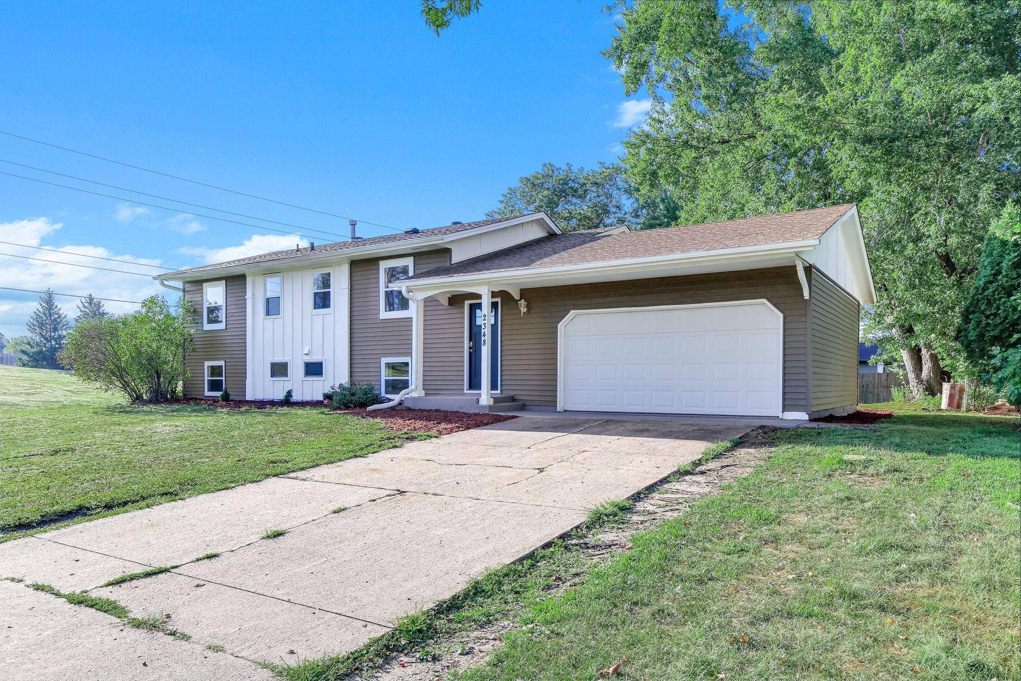 2348 106th AVE NW, Coon Rapids, MN 55433