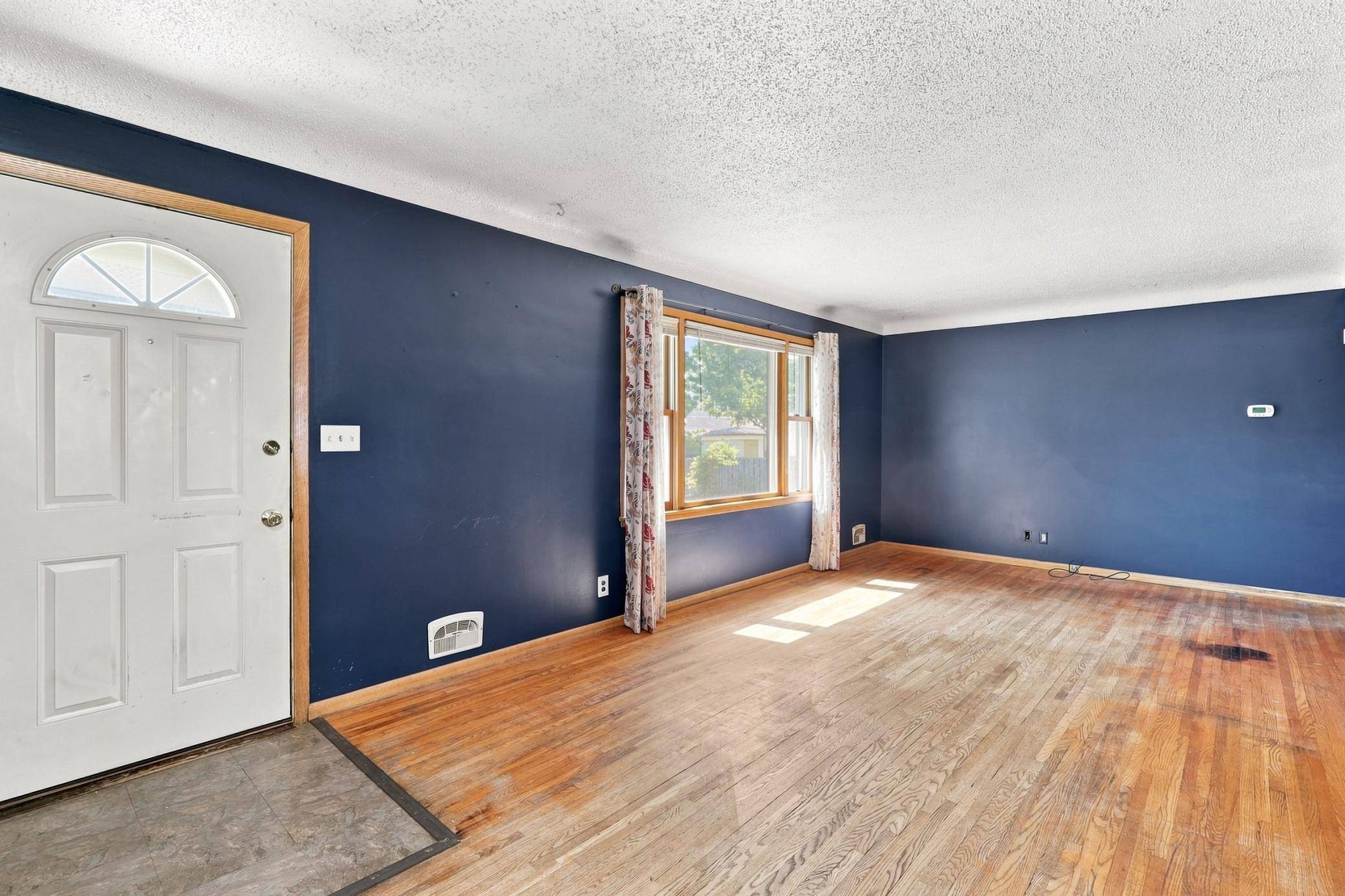 1045 Keefe ST, Eagan, MN 55121