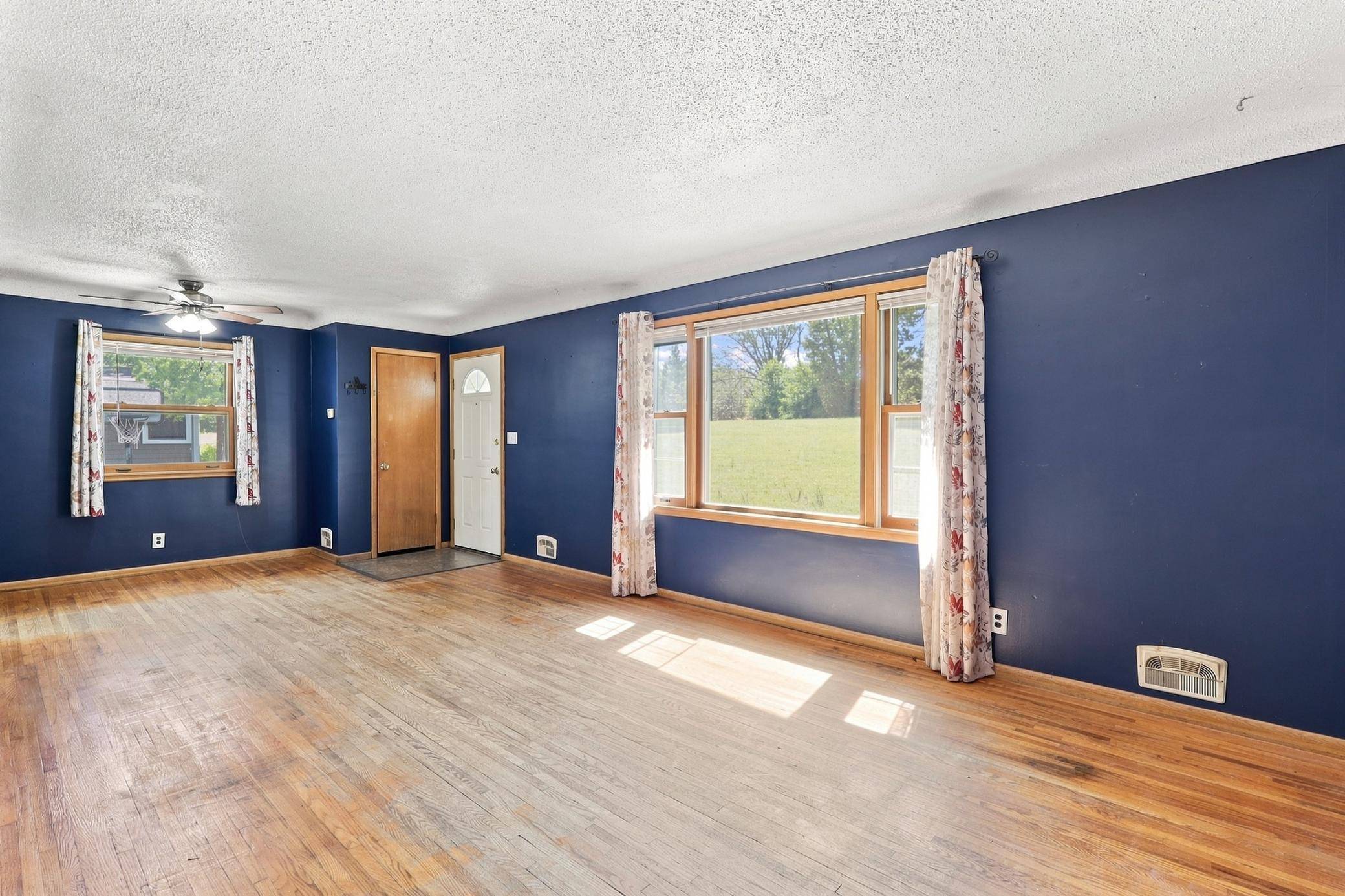 1045 Keefe ST, Eagan, MN 55121