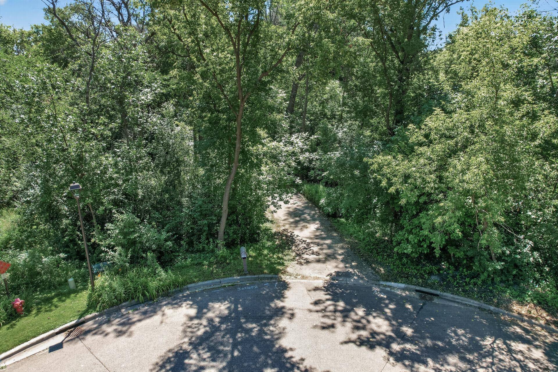 13707 Green Briar DR, Minnetonka, MN 55305