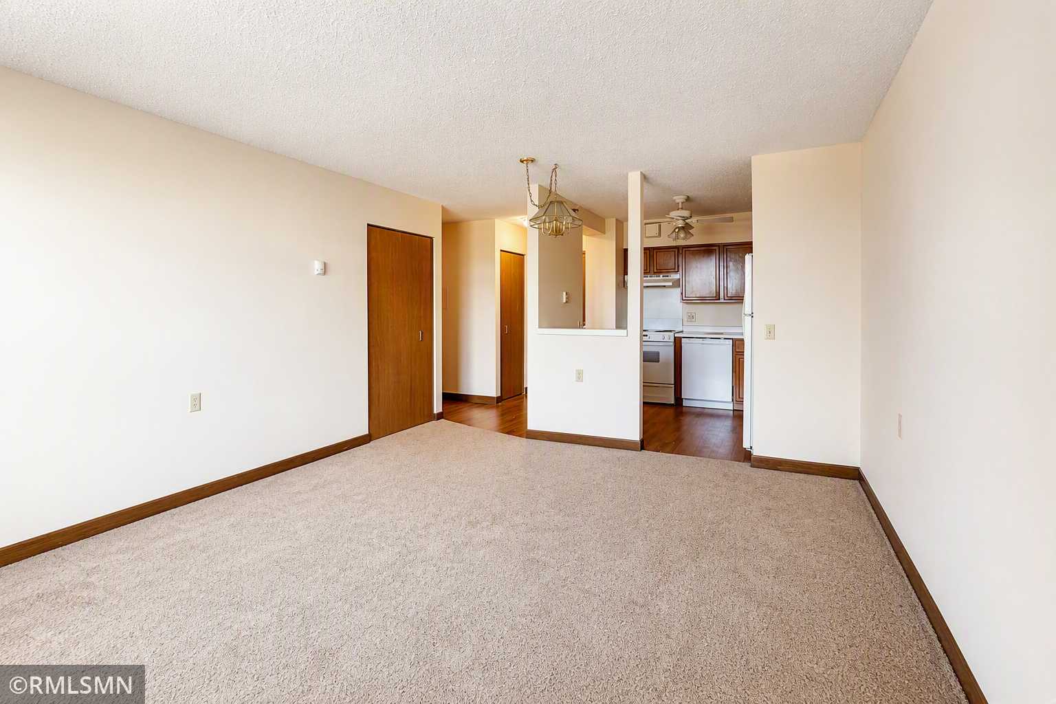 7600 Golden Valley RD #304, Golden Valley, MN 55427