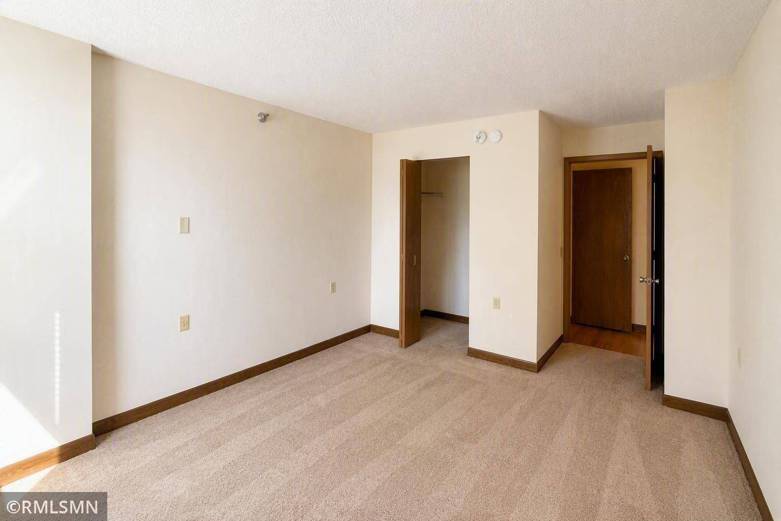 7600 Golden Valley RD #304, Golden Valley, MN 55427