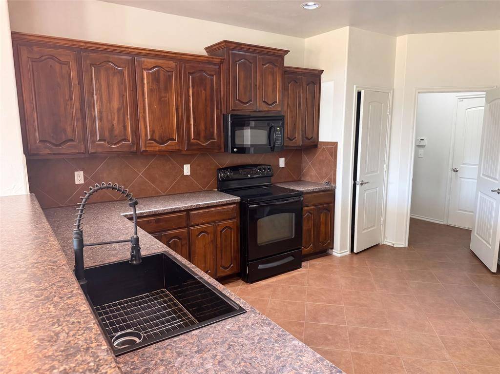 11208 NW 97th ST, Yukon, OK 73099