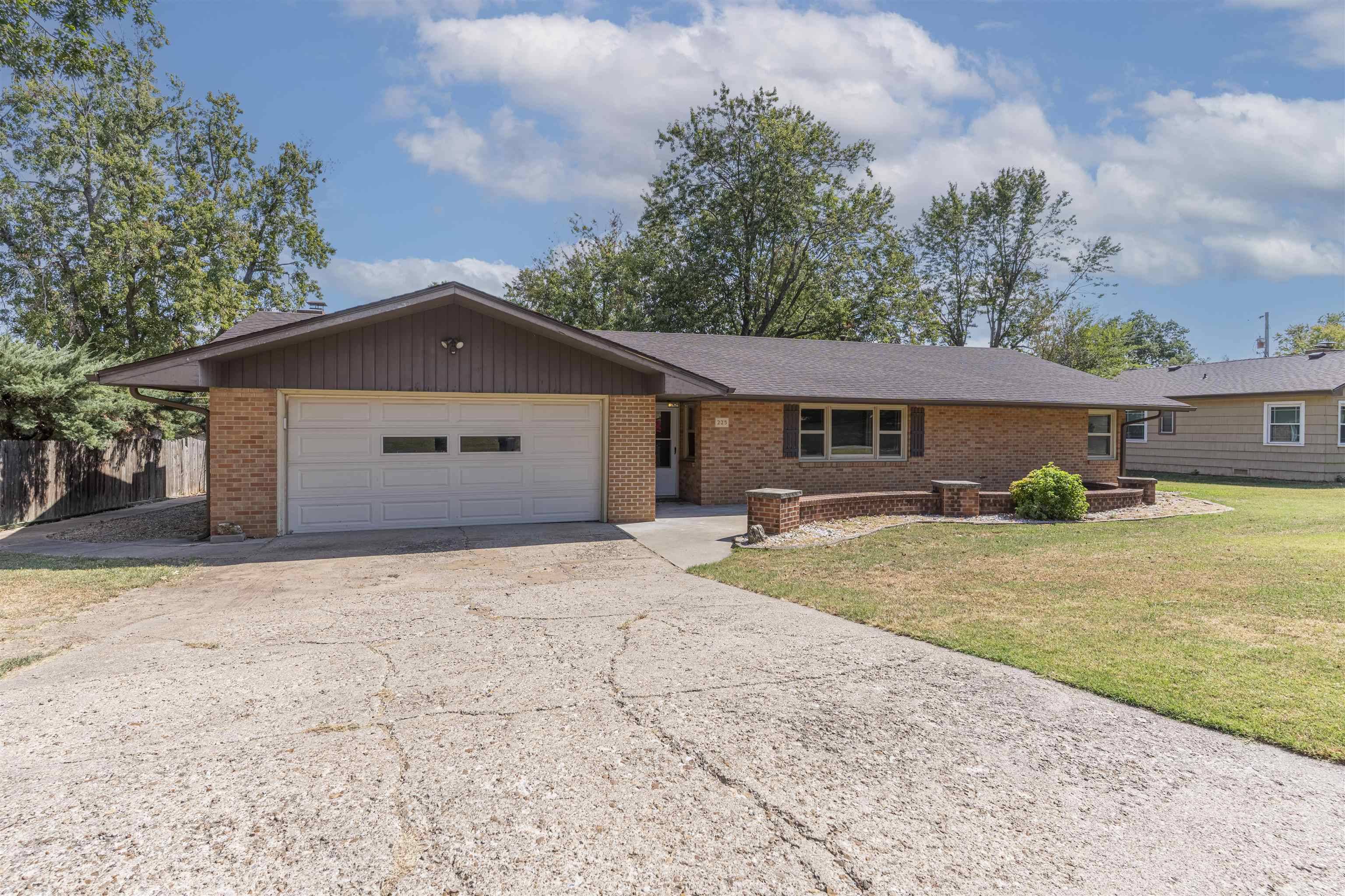 225 Highland Dr., Arkansas City, KS 67005