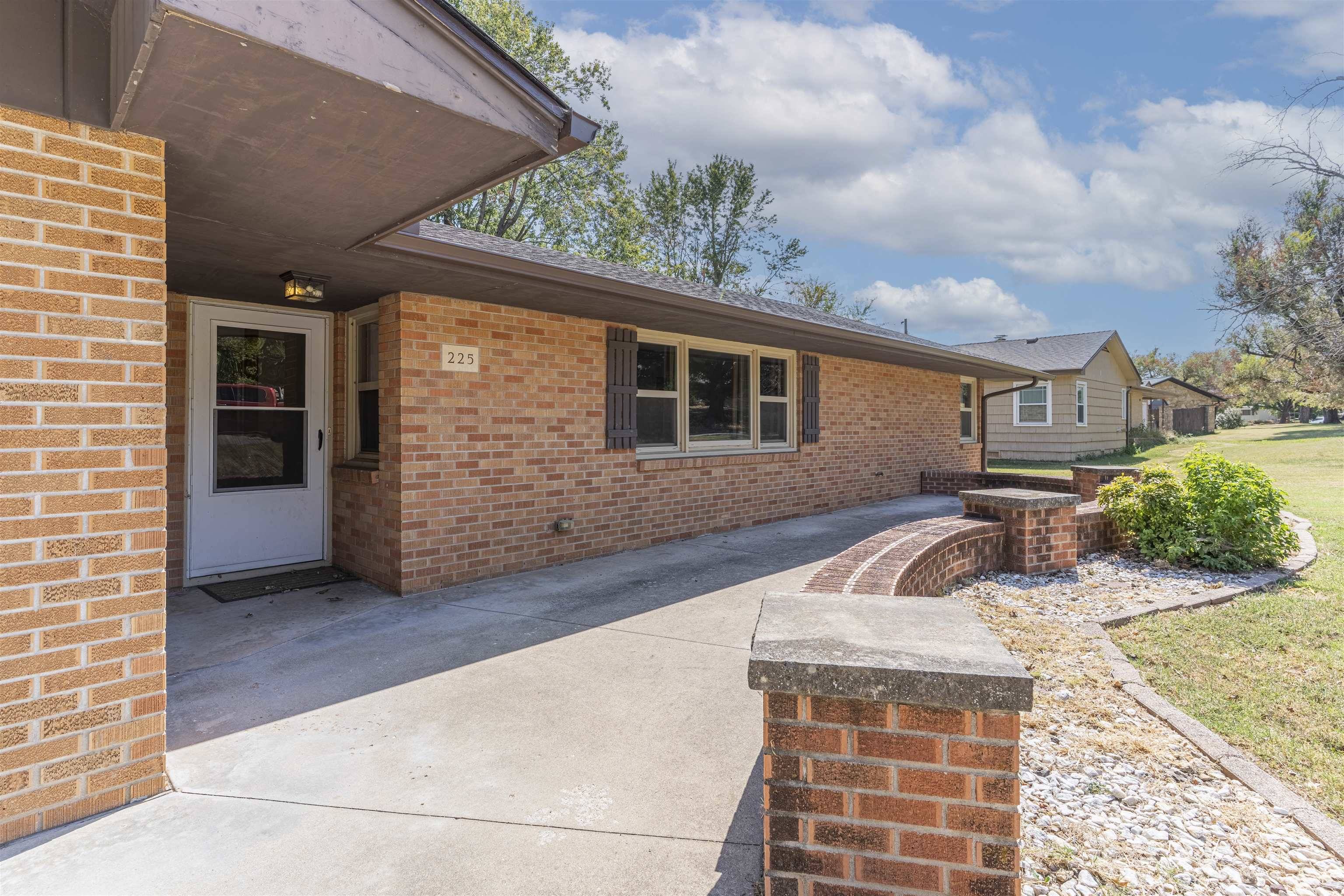 225 Highland Dr., Arkansas City, KS 67005
