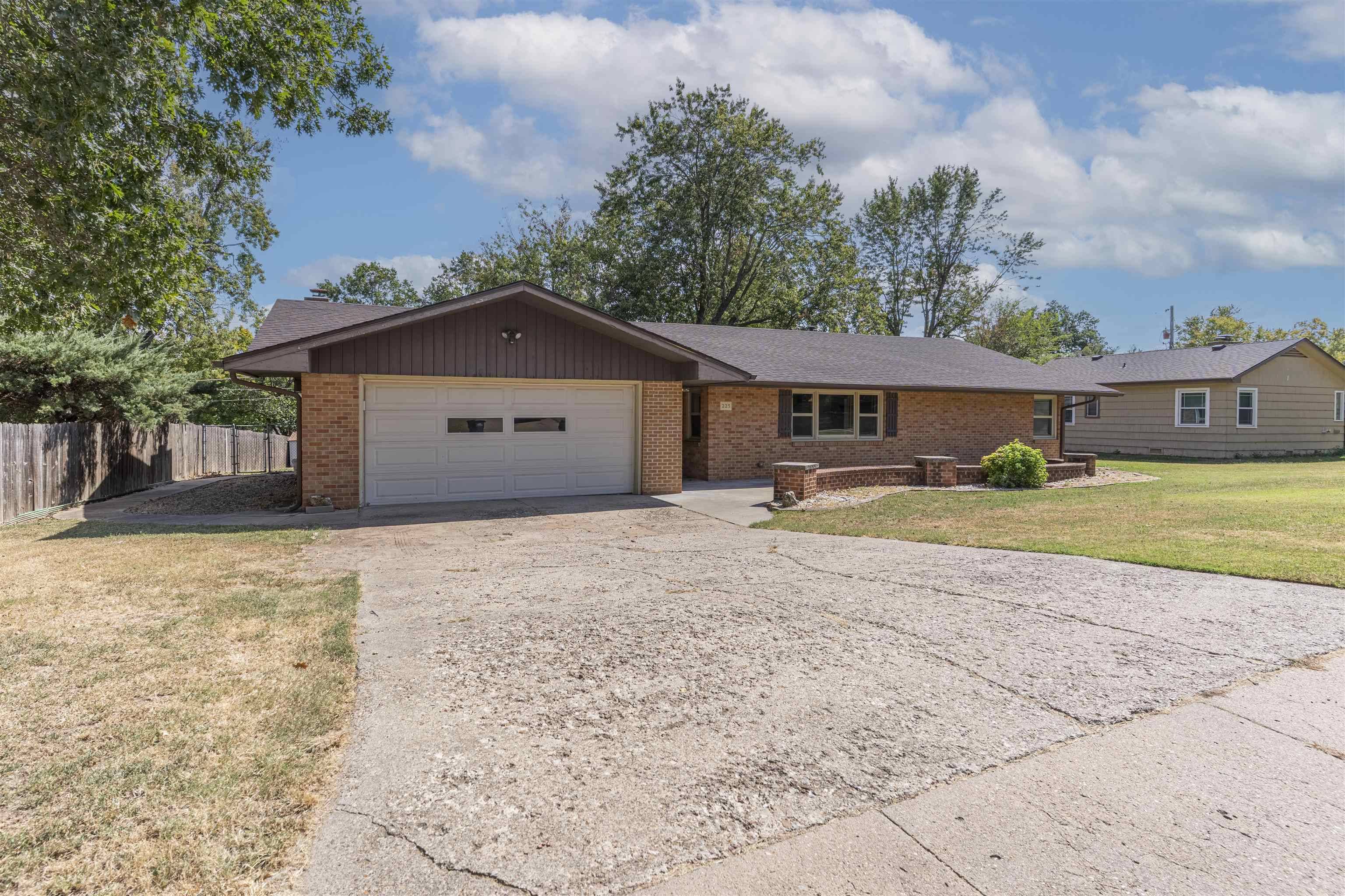 225 Highland Dr., Arkansas City, KS 67005