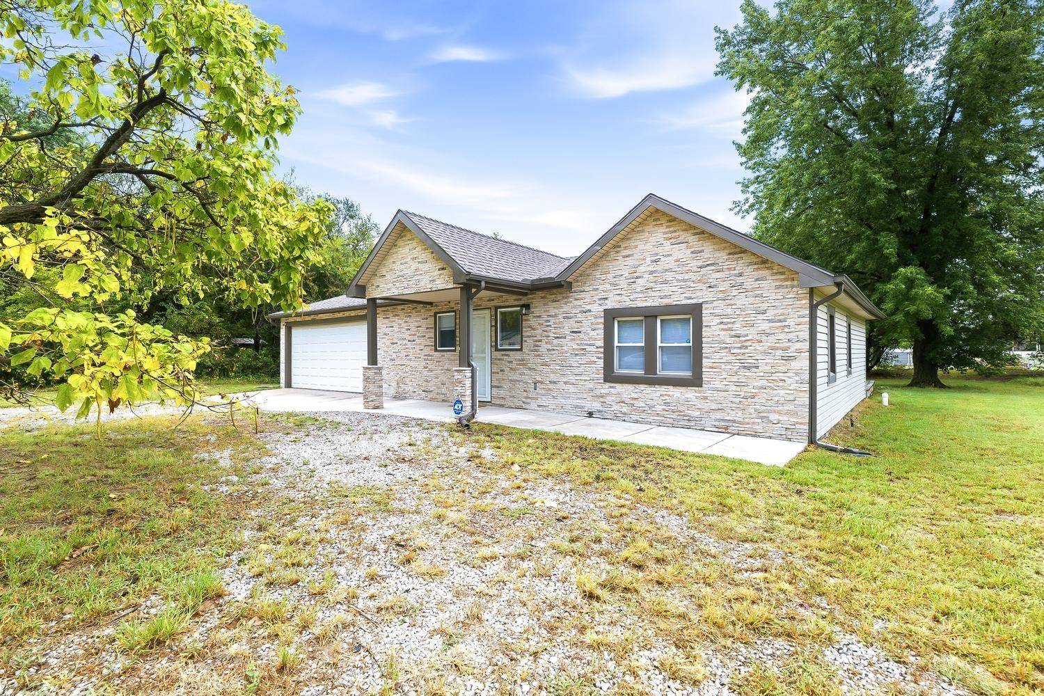129 E Dorrell St, Haysville, KS 67060