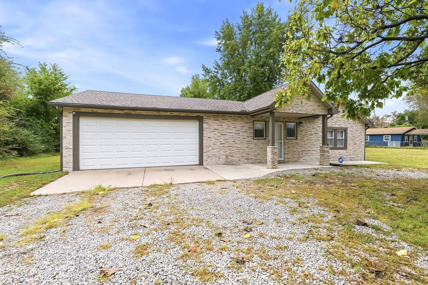 129 E Dorrell St, Haysville, KS 67060