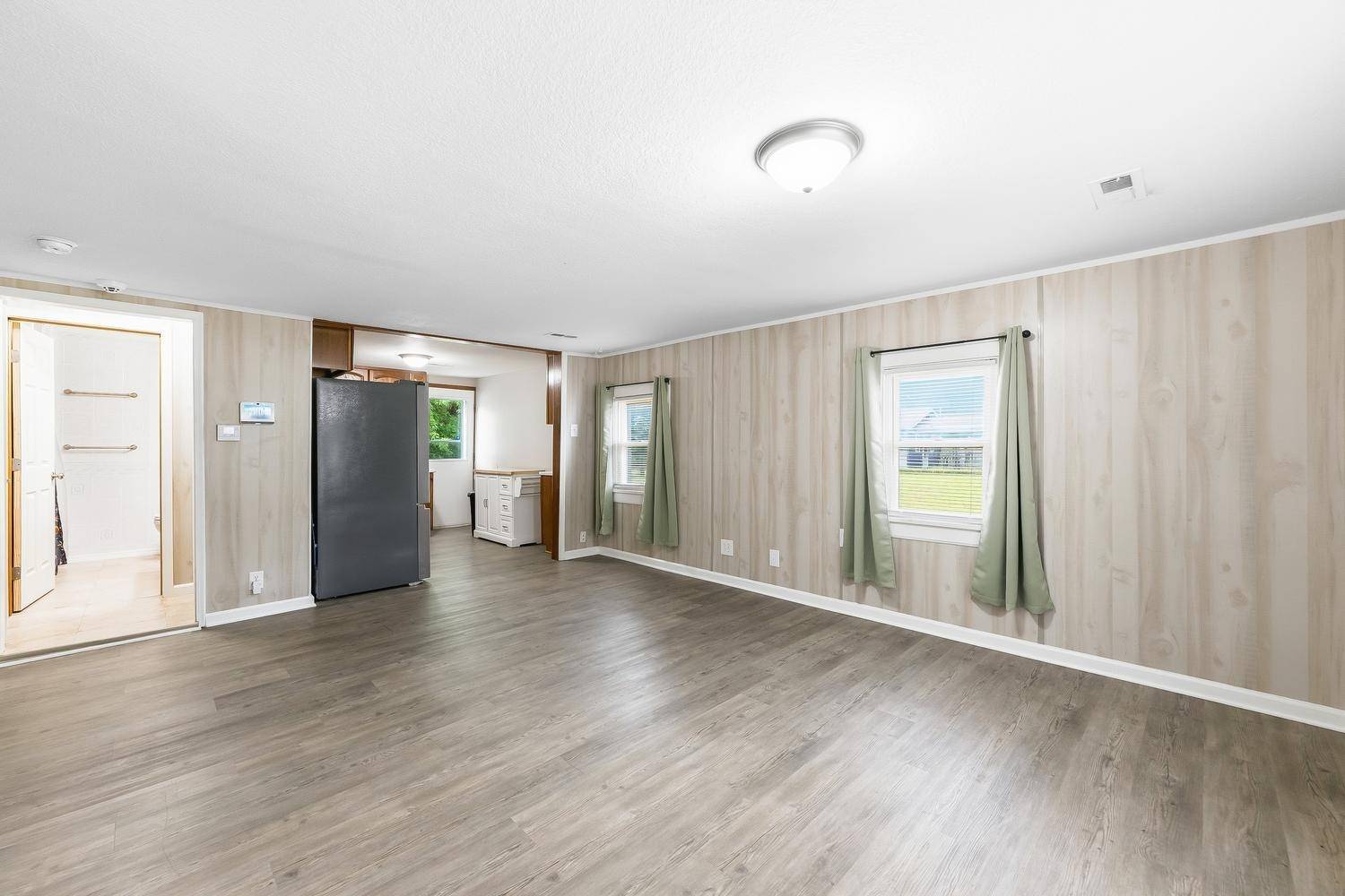 129 E Dorrell St, Haysville, KS 67060