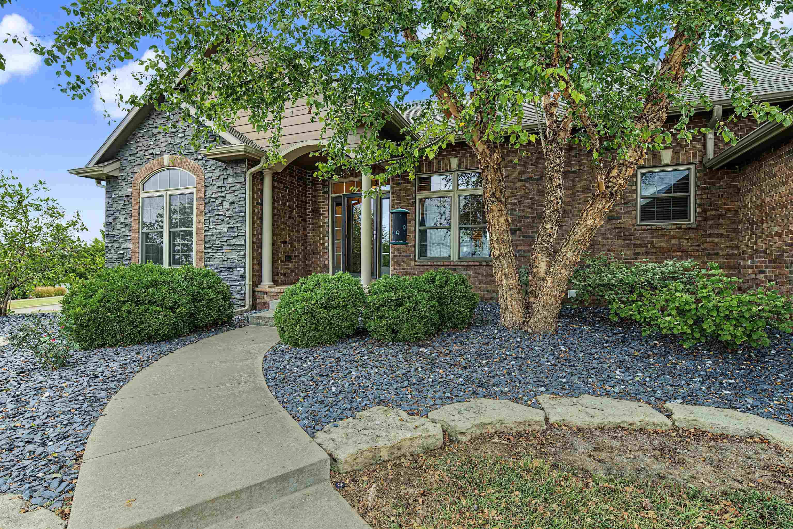2310 Pinecrest Cr, Salina, KS 67401