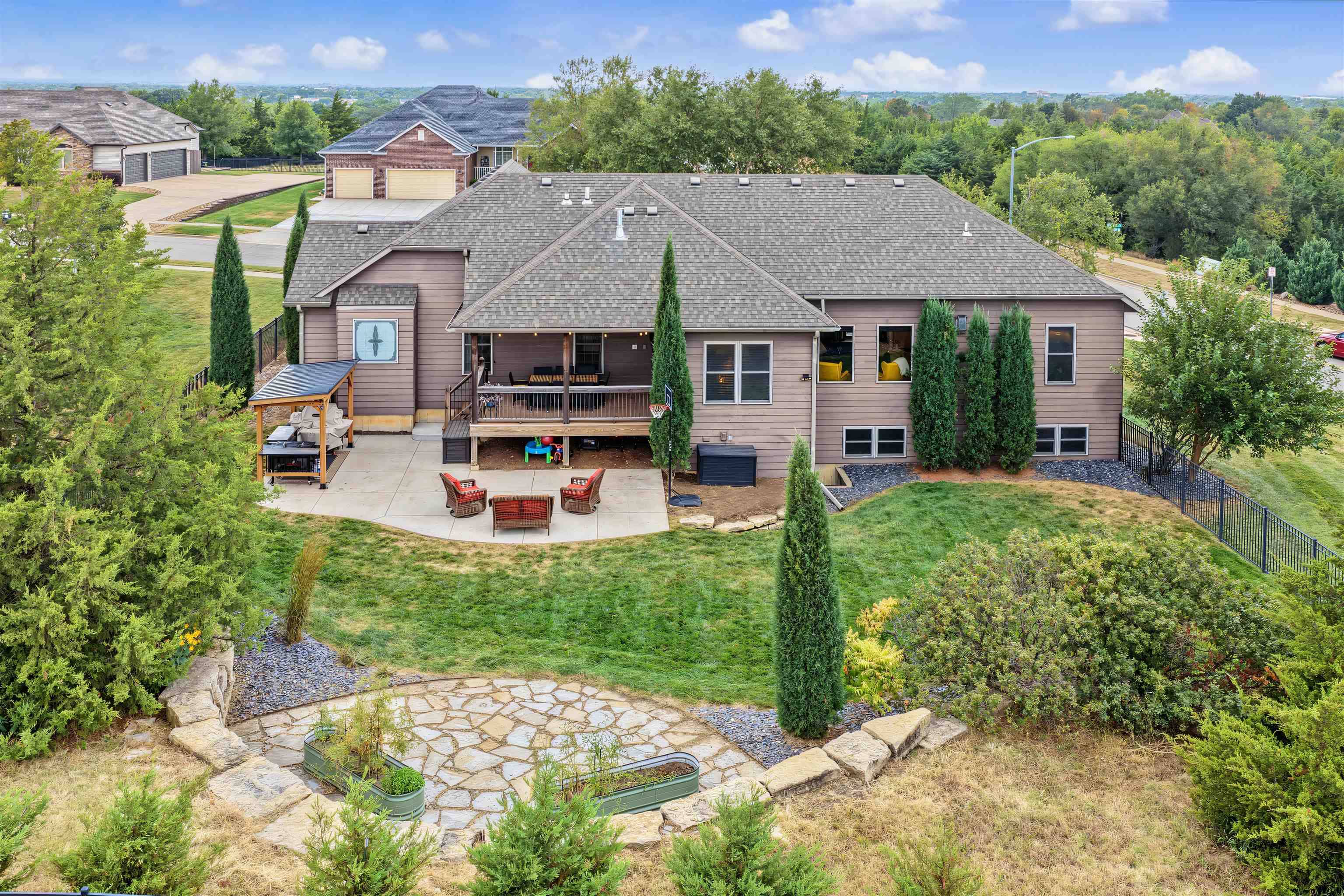 2310 Pinecrest Cr, Salina, KS 67401