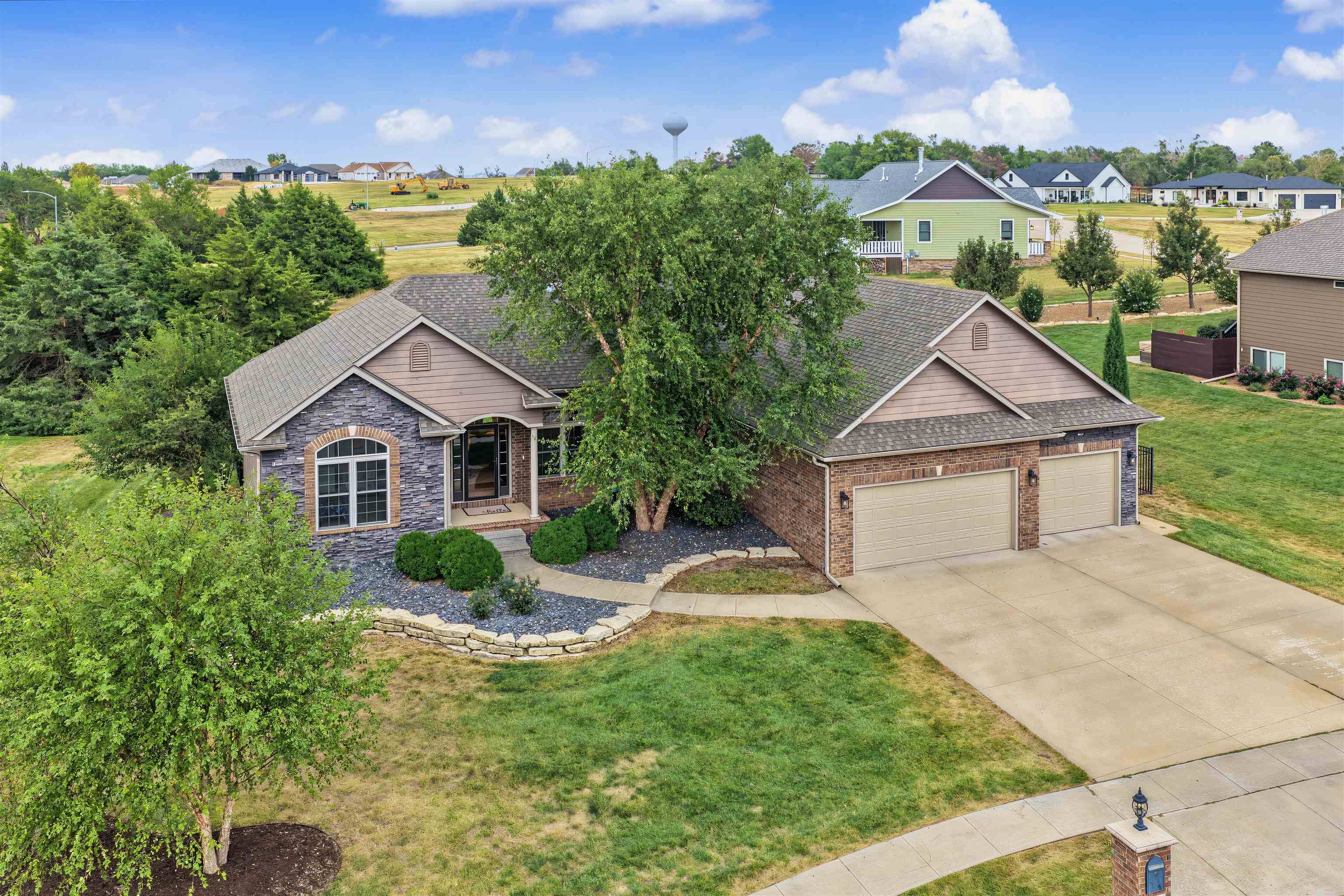 2310 Pinecrest Cr, Salina, KS 67401