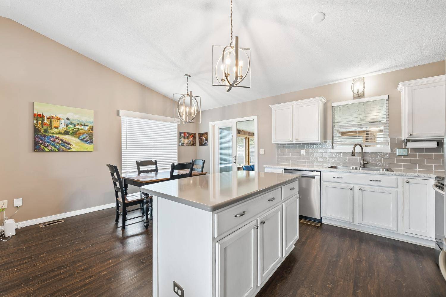 1543 N Aksarben St, Wichita, KS 67235-9762