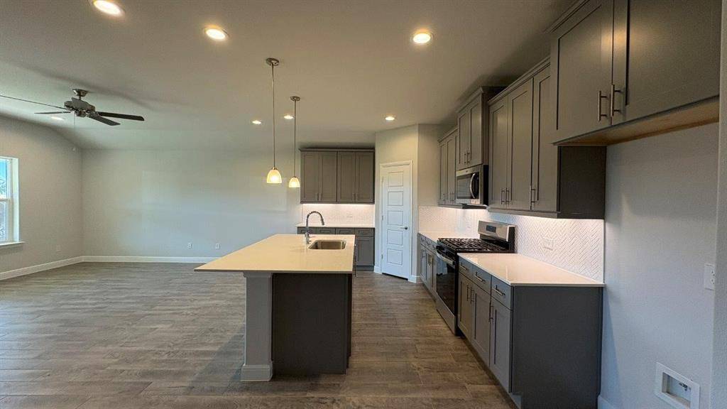 4207 CORNERSTONE Circle, Granbury, TX 76048