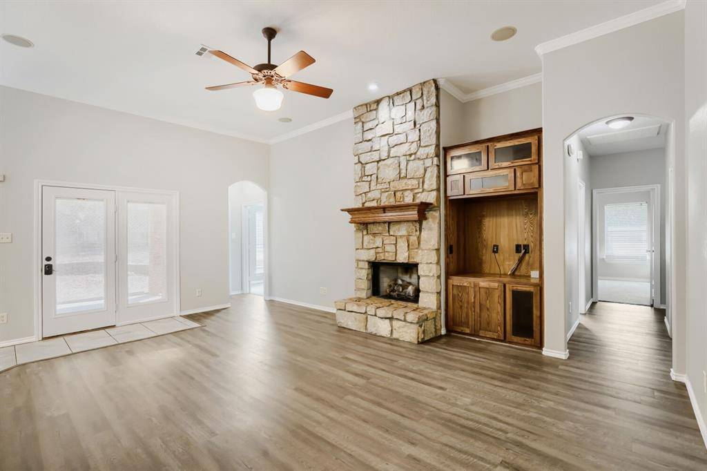 1104 Irwin Drive, Hurst, TX 76053