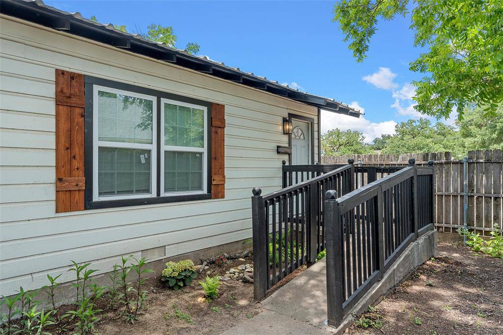 1103 E Leon Street, Gatesville, TX 76528