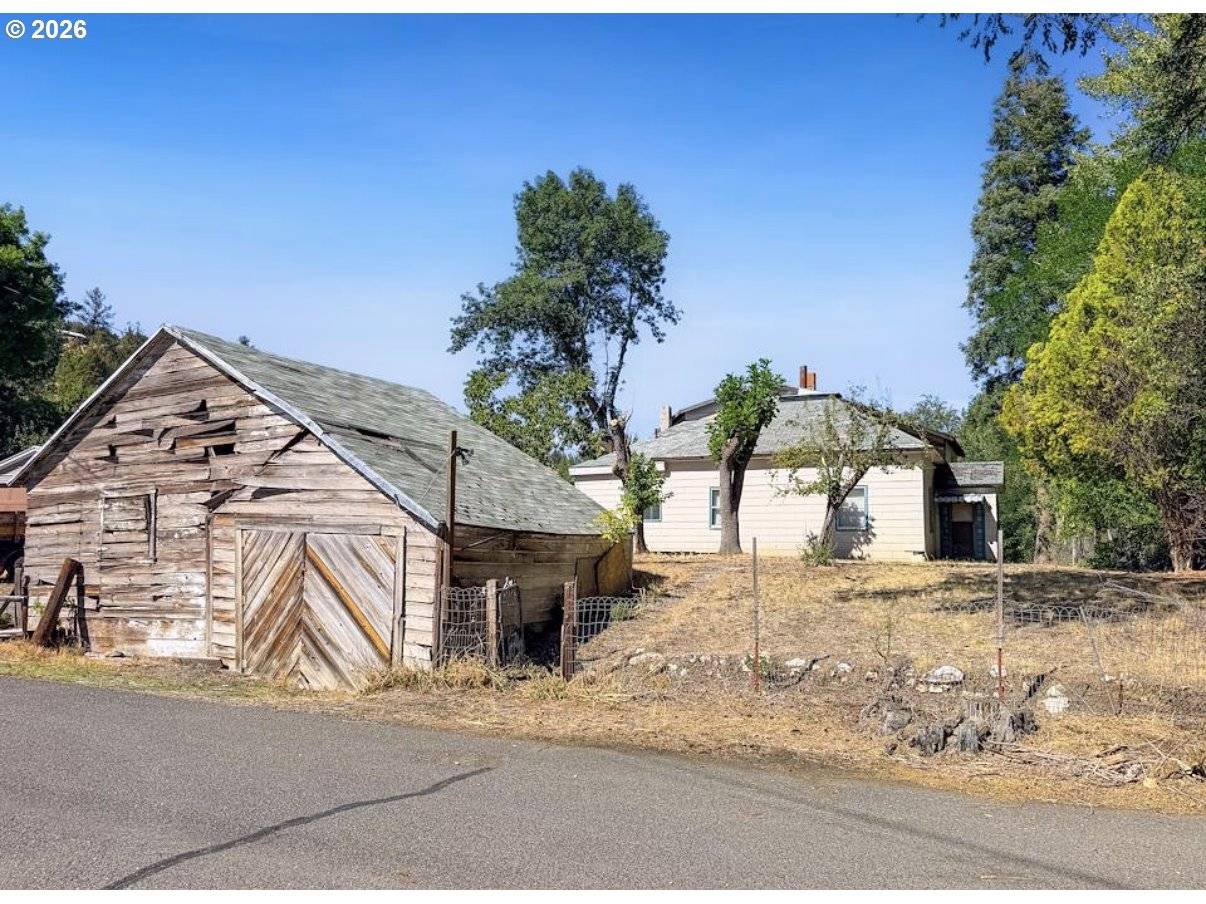 100 W BRIDGE RD, Canyon City, OR 97820